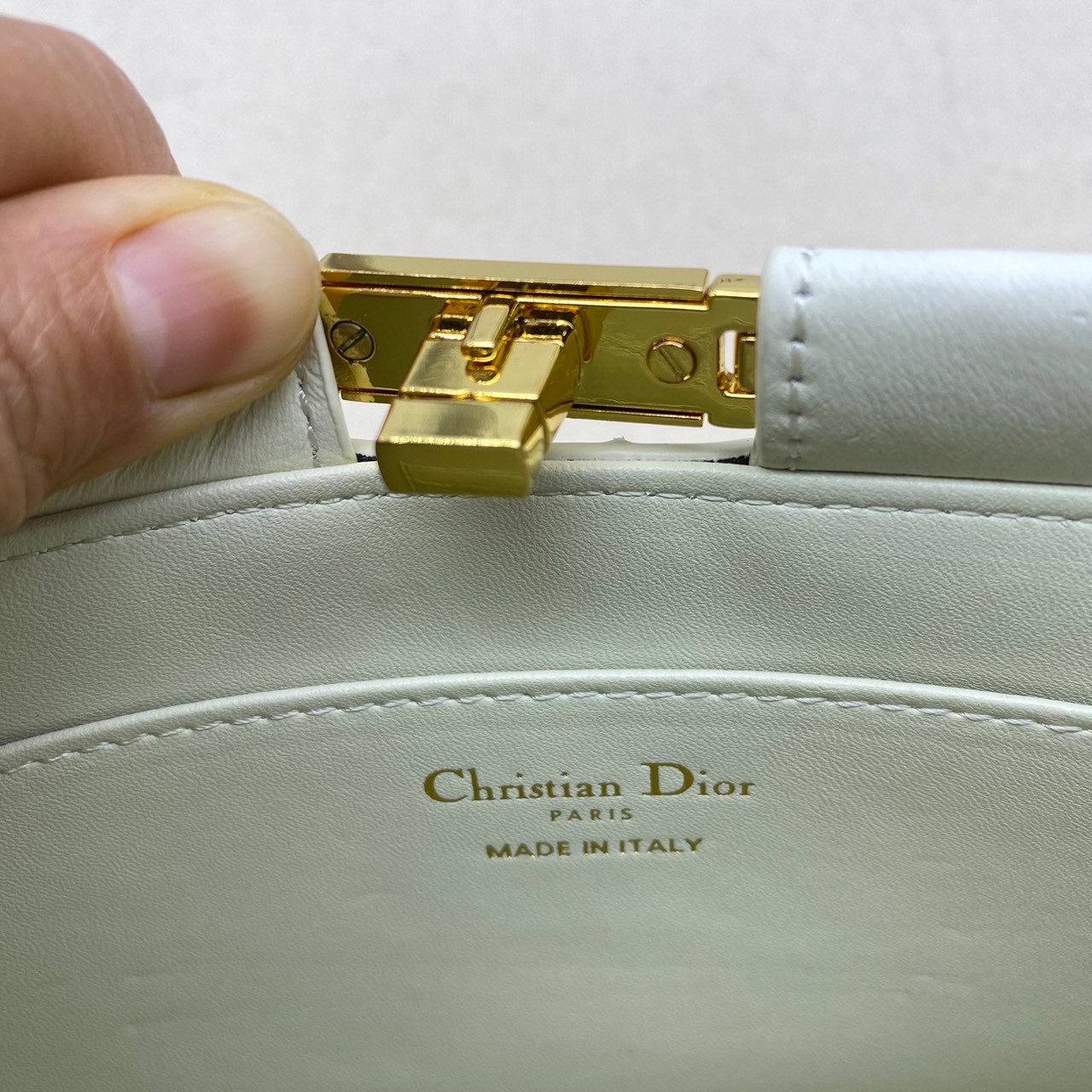 Dior Caro Colle Noire Clutch with Chain Cannage / DIOR Clutch / DIOR BAG พร้อมส่ง 4 สี กระเป๋าสะพายทรงคลัท ดีไซน์เรียบหรู ดูแพง รุ่นนี้คือ ถือแล้วผู้ดีมากค่ะ