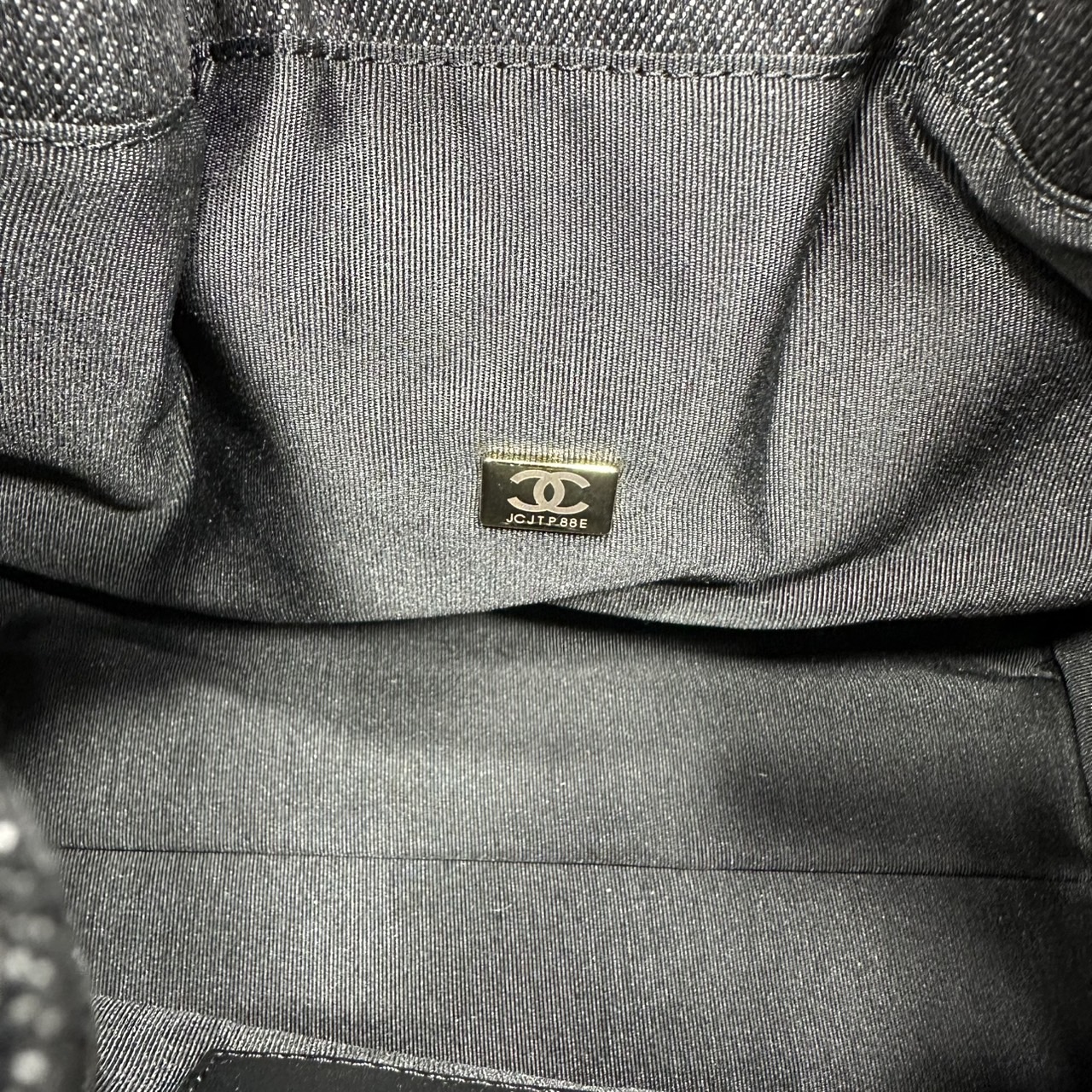 ORI หนังแท้ | 25cm CHANEL 25 Small Handbag Spring-Summer 2025 กระเป๋าสะพายรุ่นใหม่สุดฮอตแห่งปี หนังแท้ลายเกรน ที่สุดแห่งความไอคอนิก มาพร้อมใบเล็ก อะไหล่สีทองสวยหรู