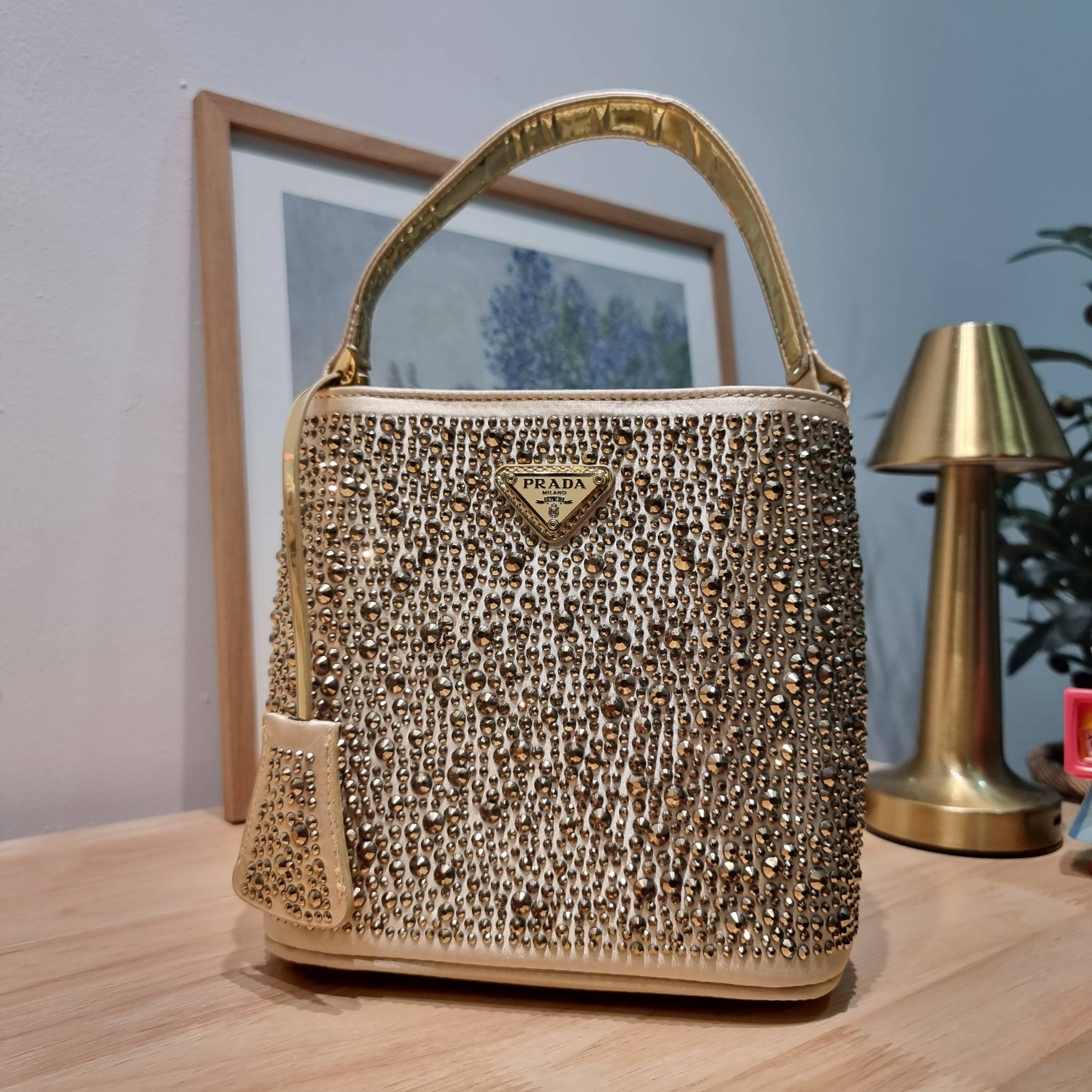 PRADA SMALL PANIER CRYSTAL EMBELLISHED TOTE BAG กระเป๋าสะพายทรงโท้ท ไซส์กำลังสวย หรูหรา โดดเด่น ถือออกงานก็ดูระยิบระยับเล่นแสง ทำให้ดูดีมีราคา