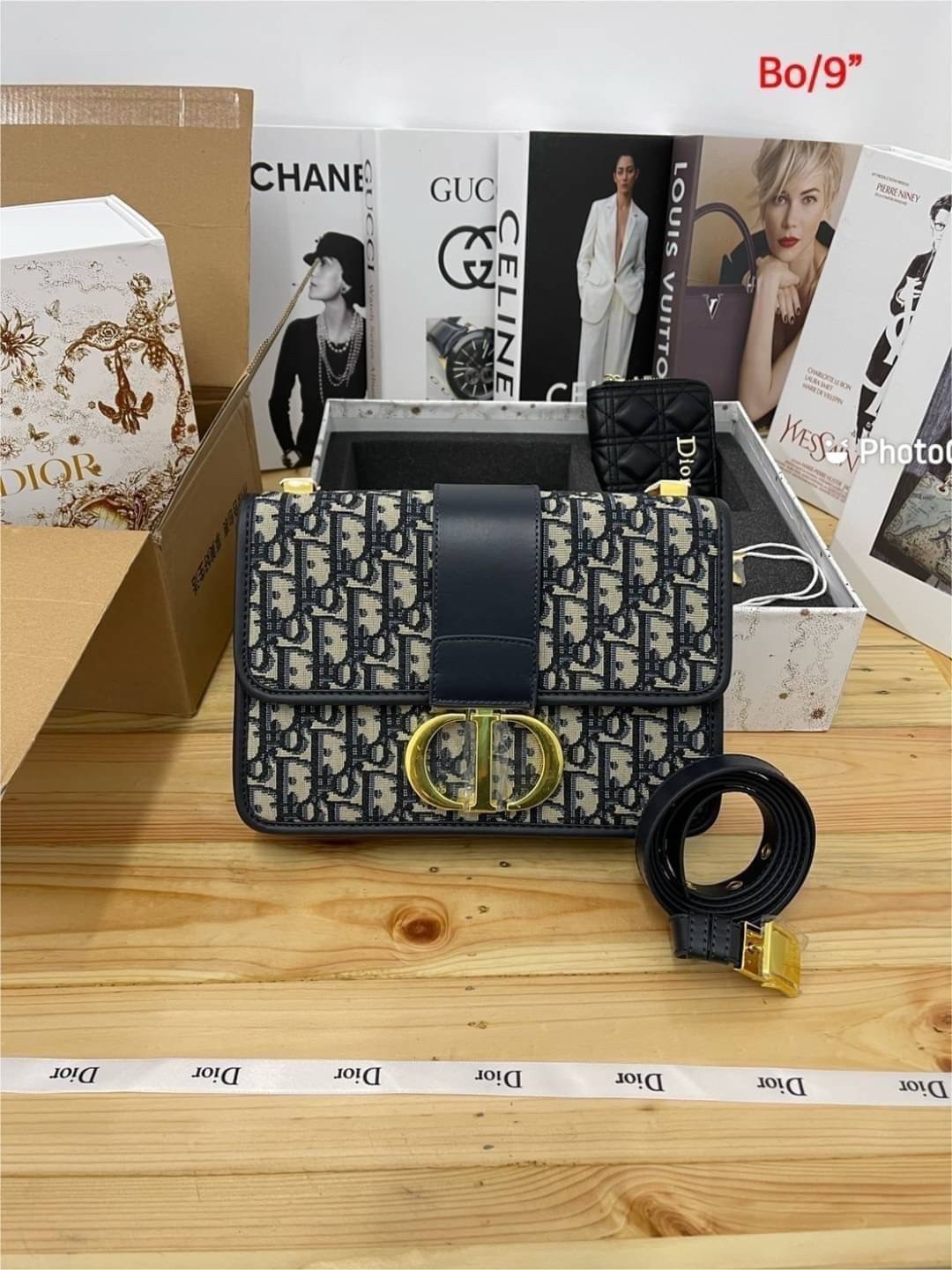 DIOR SET BAG / DIOR 30 Montaigne Bag / DIOR ANAGRAM BOX SET / CD LIMITED EDITION GIFT BOX WITH GOLD STAR BOUTIQUE SET พร้อมเสิร์ฟครบชุด แรร์ไอเท็ม ที่ถูกรวมไว้ในหนึ่งเดียว กับ gift box limited จัดให้ทั้งกระเป๋าสะพายสุดหรู กระเป๋าสตางค์ใบสั้นรุ่นคลาสสิค