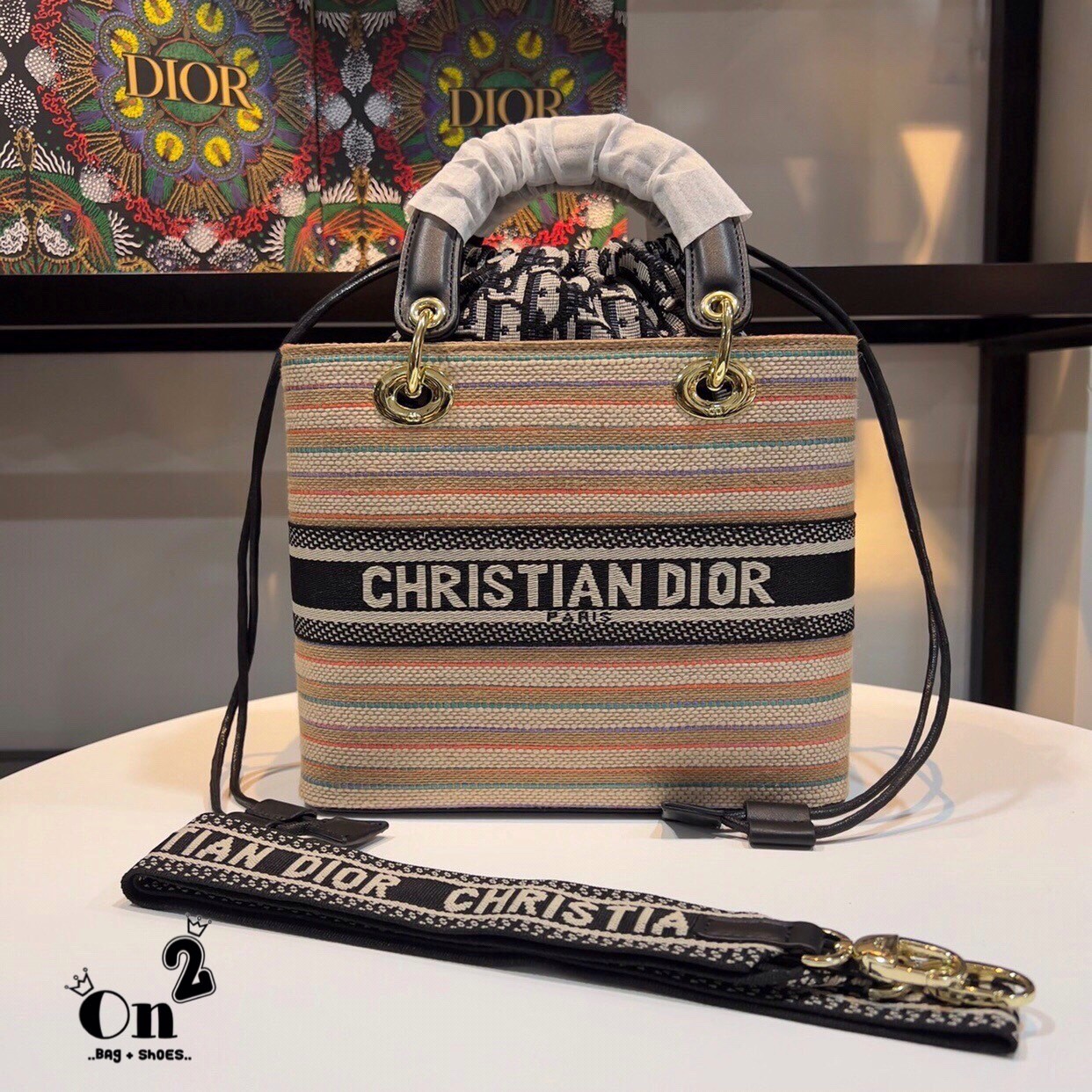 Lady Dior limited edition Bag DIOR WOMEN MEDIUM LADY D-LITE BAG กระเป๋า Lady D-Lite ผสมผสานความสง่างามและคลาสสิก