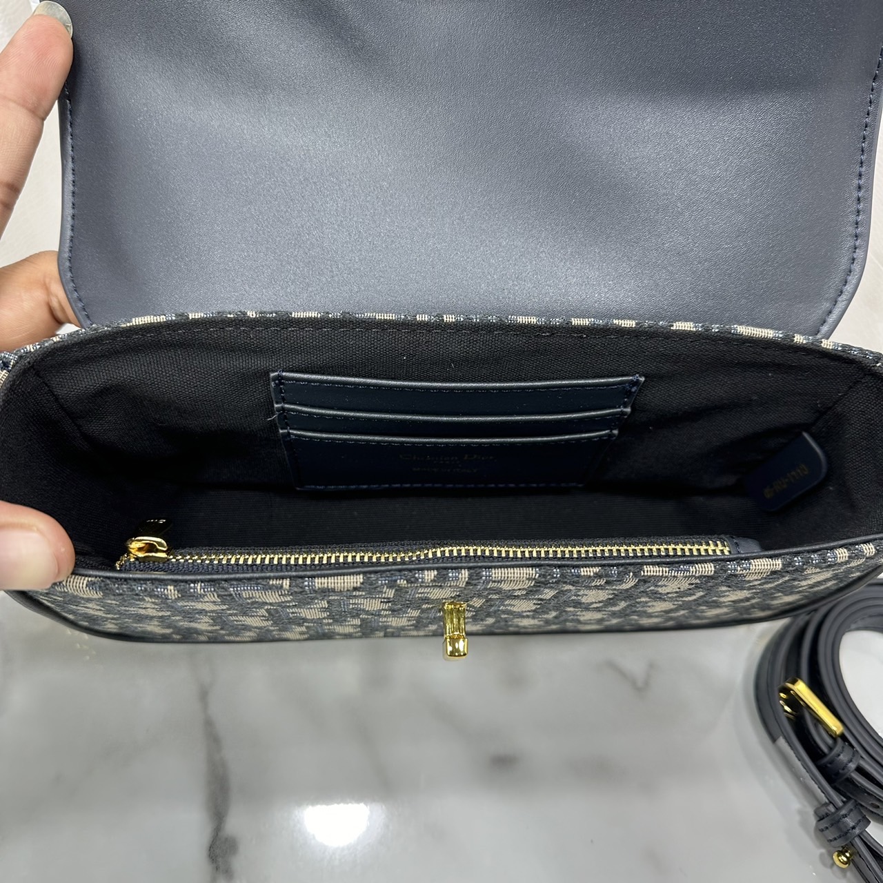 DIOR 30 Montaigne Avenue East-West Double Carry Mini Bag กระเป๋าสะพายทรงพอชรุ่นใหม่ winter 2024 สวยหรู ดีเทลแพง รุ่นที่ใครเห็นเป็นต้องรัก