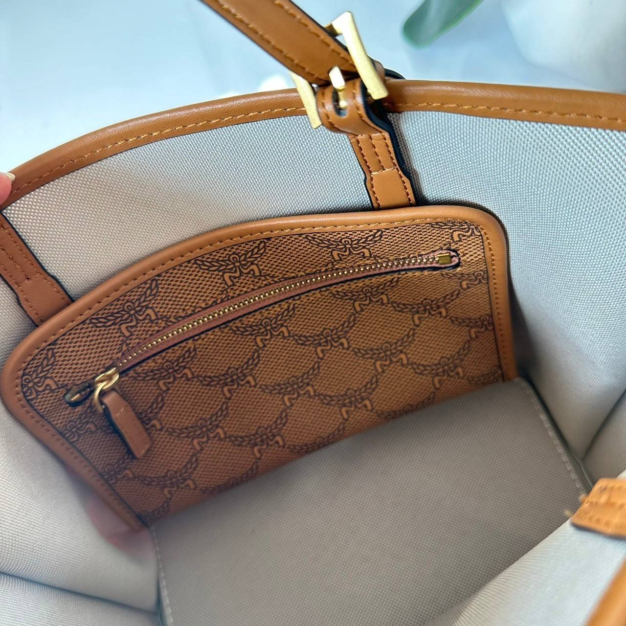 M.C.M MINI HIMMEL SHOPPER IN LAURETOS กระเป๋าทรงช้อปปิ้ง เรียบหรู เกรดออริ สลับแท้ 1:1 ใช้งานต่างประเทศได้