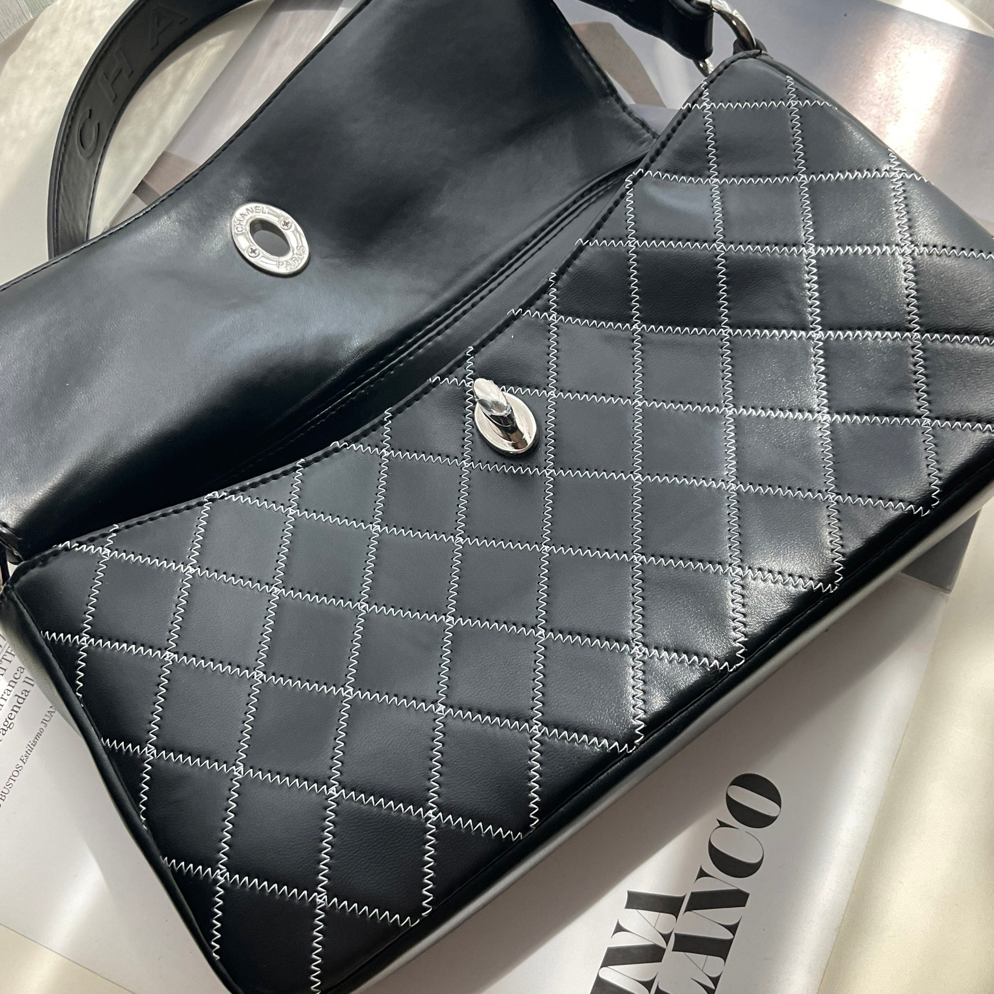 Chanel E/W Quilted Chain Stitch Flap Bag - Black Shoulder Bag / CHANEL VIP CROSSBODY BAG กระเป๋าทรงสะพายข้าง หนังพียู อะไหล่เงิน เย็บกิมมิคตารางสีขาว