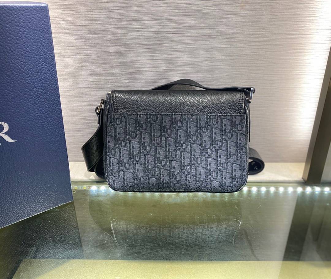 หนังแท้ DIOR MINI SADDLE MESSENGER BAG Beige and Black Dior Oblique Jacquard and Black Grained Calfskin พร้อมส่งที่ไทย งานหนังแท้และผ้าแจ็คการ์ดออริจินอล ภาพสินค้าถ่ายจากงานขายจริง ใช้งานต่างประเทศได้