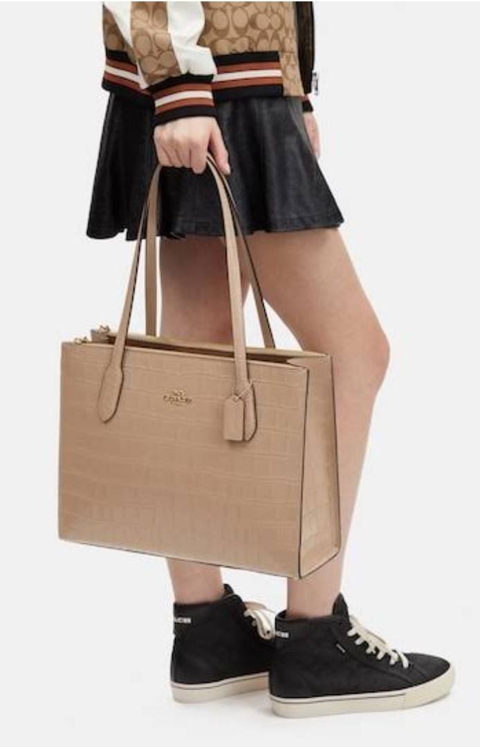 COACH NINA CARRYALL CL654 / COACH Nina Tote Bag พร้อมส่ง 2 สี กระเป๋าโท้ทสะพายไหล่ ใบใหญ่ คอลเลคชั่นใหม่ ตอบโจทย์คนที่ชอบใส่ของเยอะๆได้อย่างดี ดีไซน์รูปทรงคลาสสิค เรียบหรู