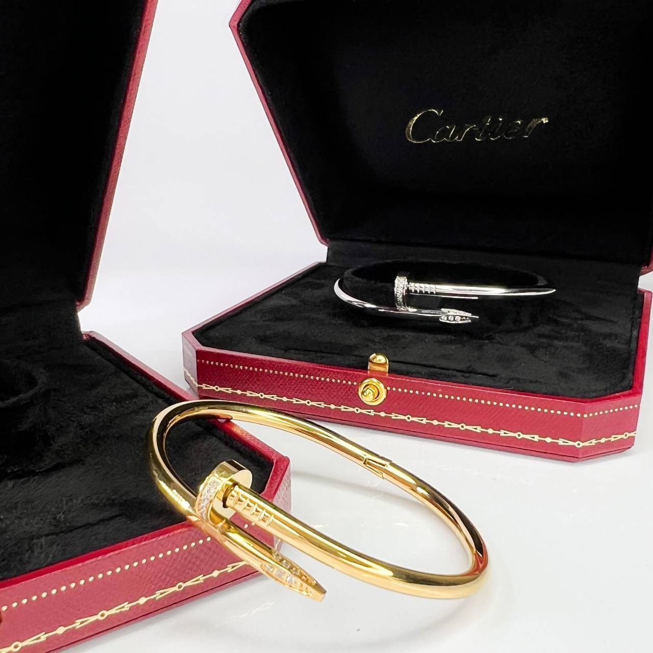 Cartier JUSTE UN CLOU BRACELET กำไลข้อมือตะปู หัวเพชร งานดีสุดเกรดออริจินิล วัสดุคุณภาพดี ไม่ลอกไม่ดำ พร้อมกล่องหนาตามแบบปั้มลายแบรนด์ ภาพสินค้าถ่ายจากงานขายจริง ใช้งานต่างประเทศได้
