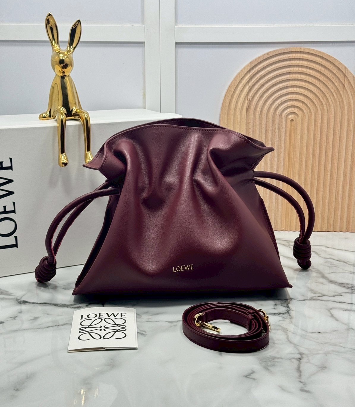 ORI หนังแท้ | Medium Loewe Flamenco clutch in nappa leather 30cm กระเป๋าสะพายทรงคลัชดีไซน์รูดเชือก เรียบหรูดูแพง เรียบง่ายใช้งานสะดวก หนังแนปป้าให้สัมผัสนุ่มสบายผิว มาพร้อมสายสะพายร้อยห่วงหรูหรา