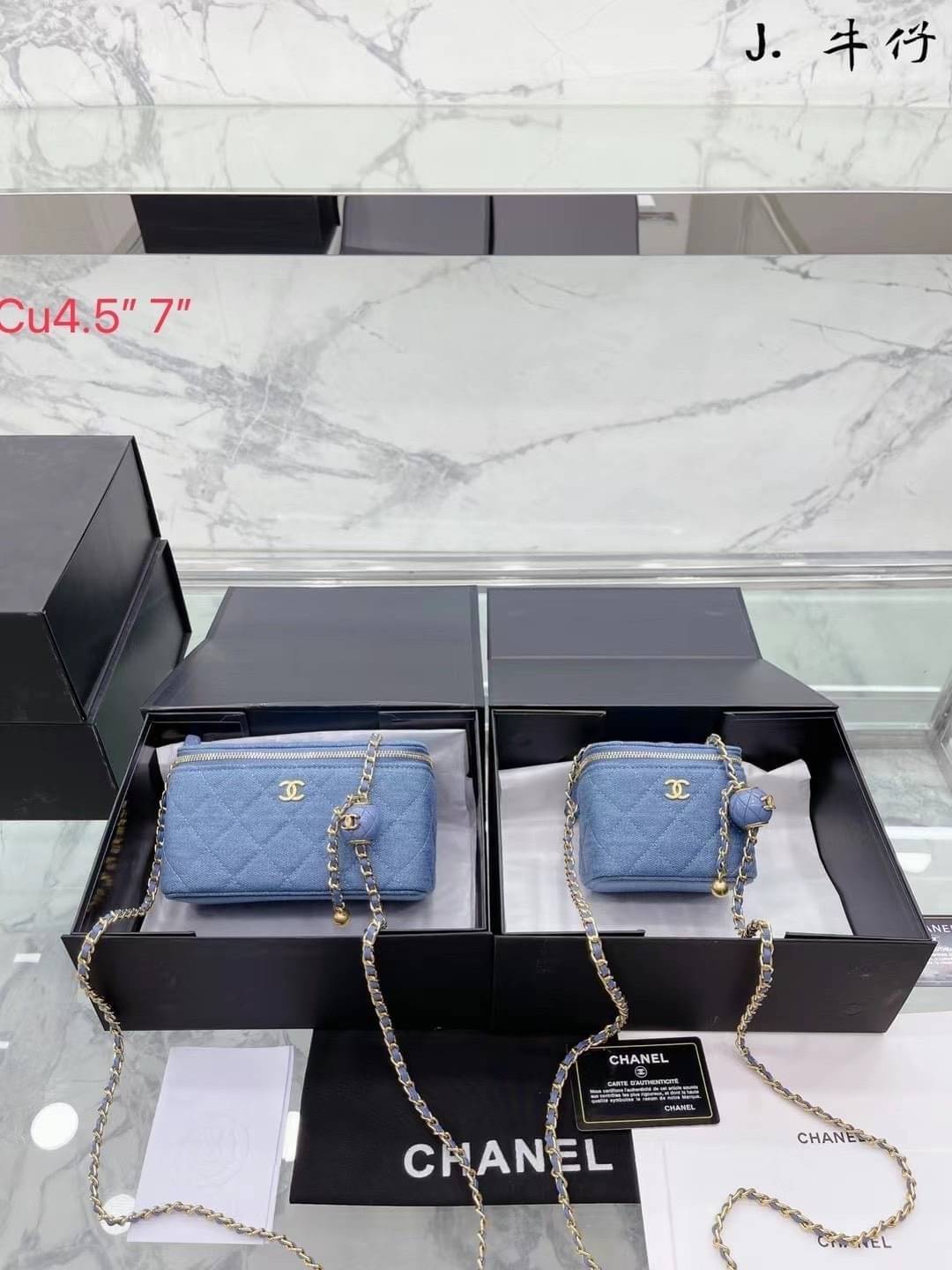 Chanel Pearl Crush Mini Vanity in Denim / Chanel Vanity crossbody bag กระเป๋าทรงกล่องใบเล็กน่ารัก มี 2 ขนาด งานเดนิมสวย ตอบโจทย์และครองใจสาวๆ ได้อย่างแท้จริง