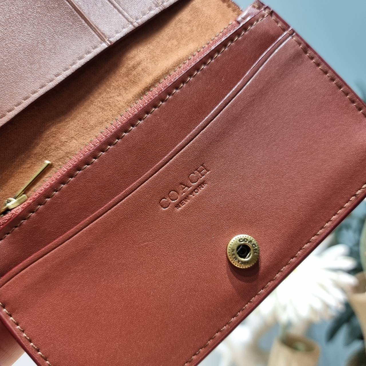 COACH SLIM CARD CASE IN SIGNATURE CANVAS C4818 / C5870 / C4818 กระเป๋าถนอมบัตรกึ่งกระเป๋าสตางค์ เกรดท็อปออริ เกรดดีสุด สลับแท้ 1:1 ใช้ต่างประเทศได้