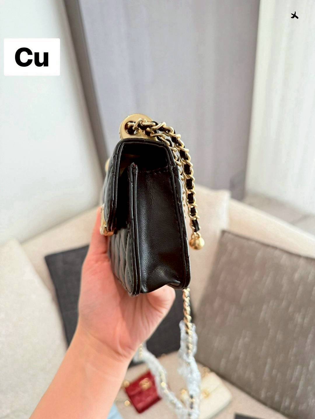 CHANEL 21A Mini Flap Coin Purse with chain กระเป๋าสะพายไซส์มินิน่ารักและสุดลัคชู หรูหราเกินเรื่อง โทนสีดำคลาสสิก โดดเด่นด้วยโลโก้สีทอง ดูแพงสุดๆ