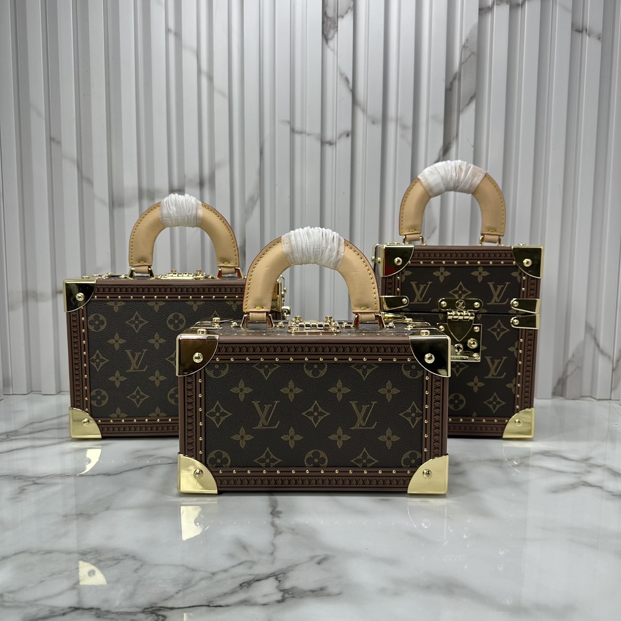 ORI หนังแท้ | LV Camera Box S-lock Monogram canvas กระเป๋าสะพายทรงกล่องดีไซน์ขนาดเล็กพกพาสนุก คอลเลกชัน Fall-Winter 2022 เปี่ยมไปด้วยพลังและหรูหรา