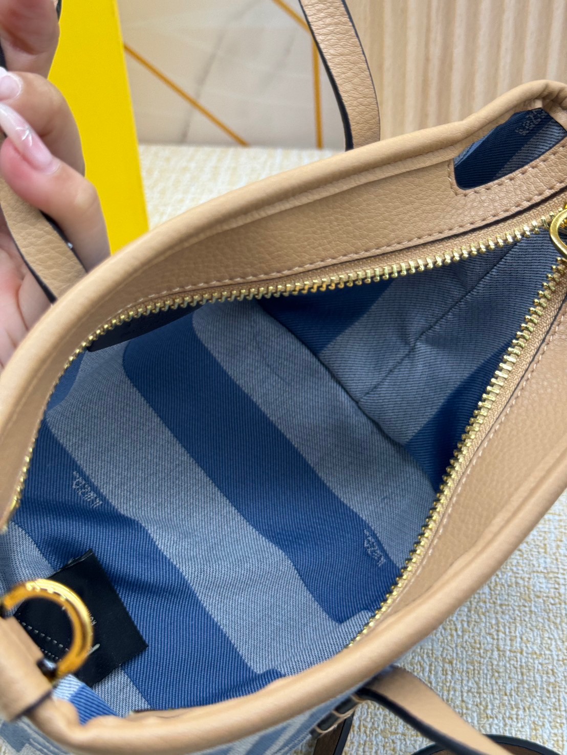 Fendi Roll Mini FF jacquard mini bag / YSL TOTE BAG MINI กระเป๋าสะพายทรงโท้ทไซส์มินิ เกรดออริ 1:1 ใช้งานต่างประเทศได้