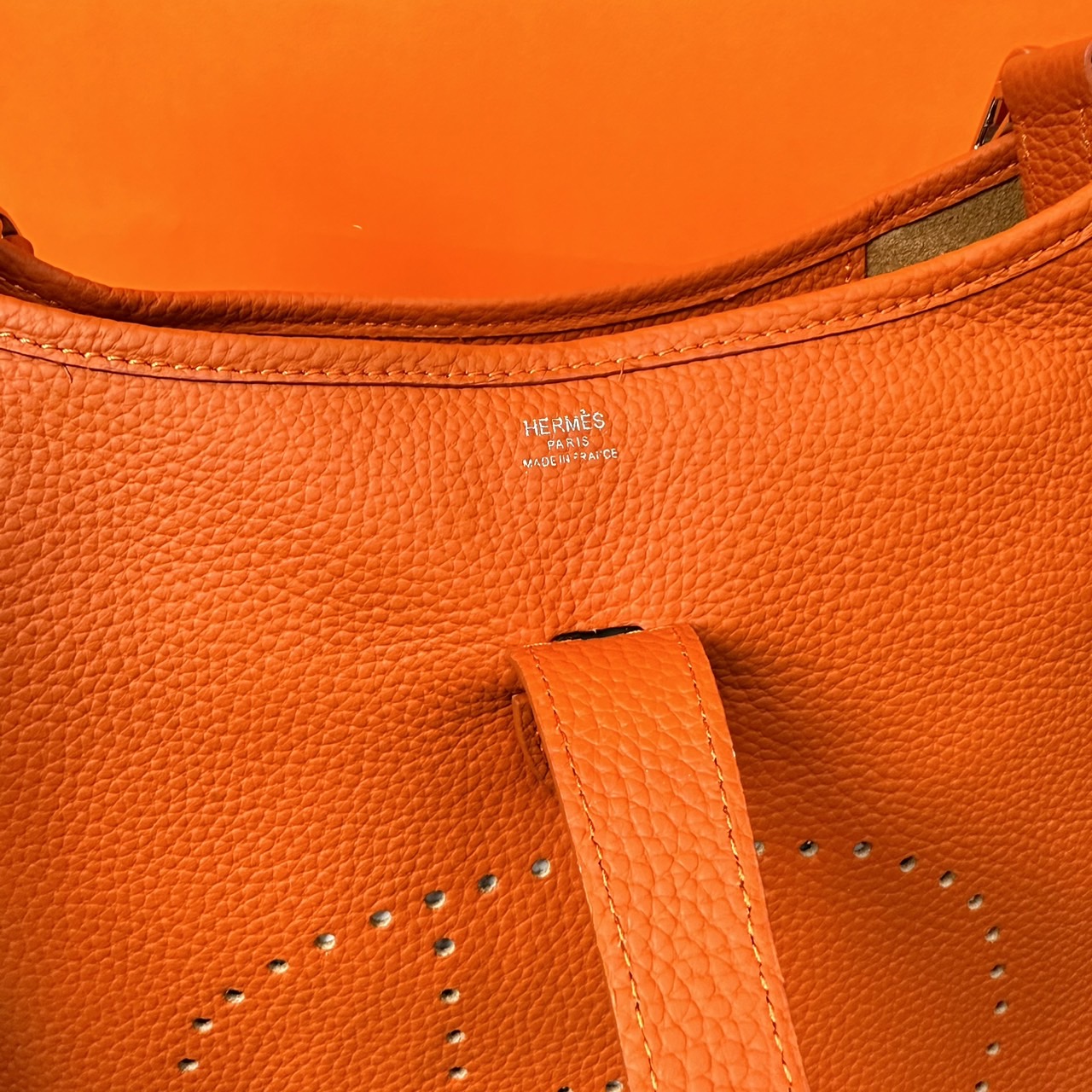 HERMES Evelyne PM Bag The Perfect Crossbody Bag 29cm กระเป๋าทรงโท้ทแบรนด์หรู เอกลักษณ์ของความสง่างาม เกรดออริ สลับแท้ 1:1 ใช้งานต่างประเทศได้