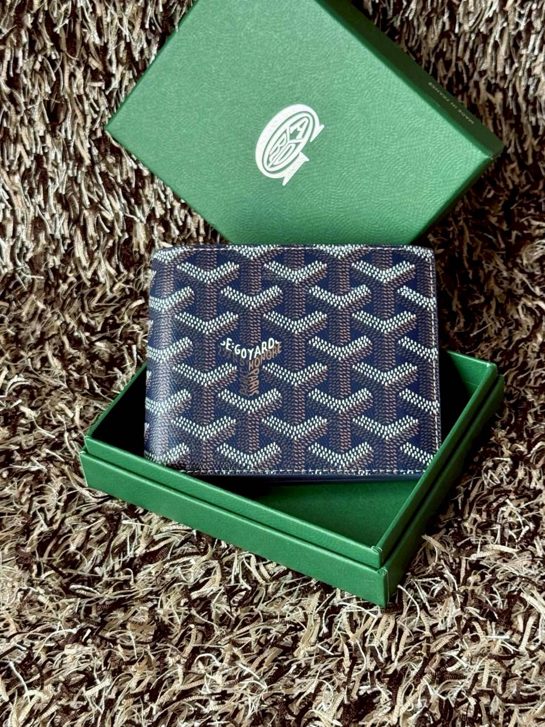 ORI หนังแท้ | Goyard Victoire Wallet กระเป๋าสตางค์ Victoire ขนาดกะทัดรัดและเหมาะสําหรับการจัดสำหรับการ์ดและธนบัตร ลวดลายสุดคลาสสิคของกระเป๋าเป็นเอกลักษณ์ที่ทุกคนจดจำได้