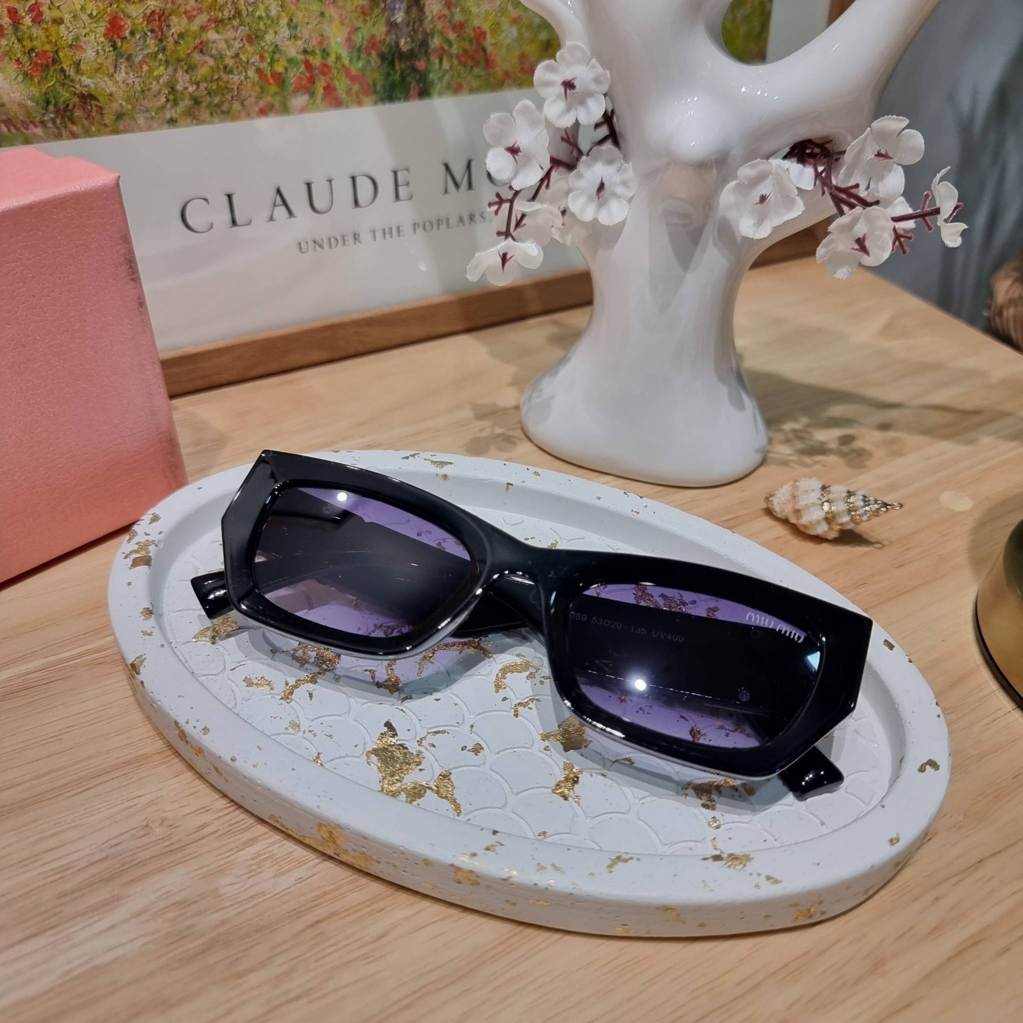 MIU MIU Sunglasses UV protection มาพร้อมอุปกรณ์ครบเซ็ท สวยปัง สวยตะโกน มีพกติดตัวไว้ไม่ตกเทรนด์ ใส่เสริมโหงวเฮ้ง ดูผู้ดี ใช้ได้ทุกโอกาส ทุกสถานการณ์ ใส่ที่บ้านถนอมสายตา ใส่ออกข้างนอกกันแดด กันลม กันฝุ่นก็มั่น ก็เลิศทั้งหมด