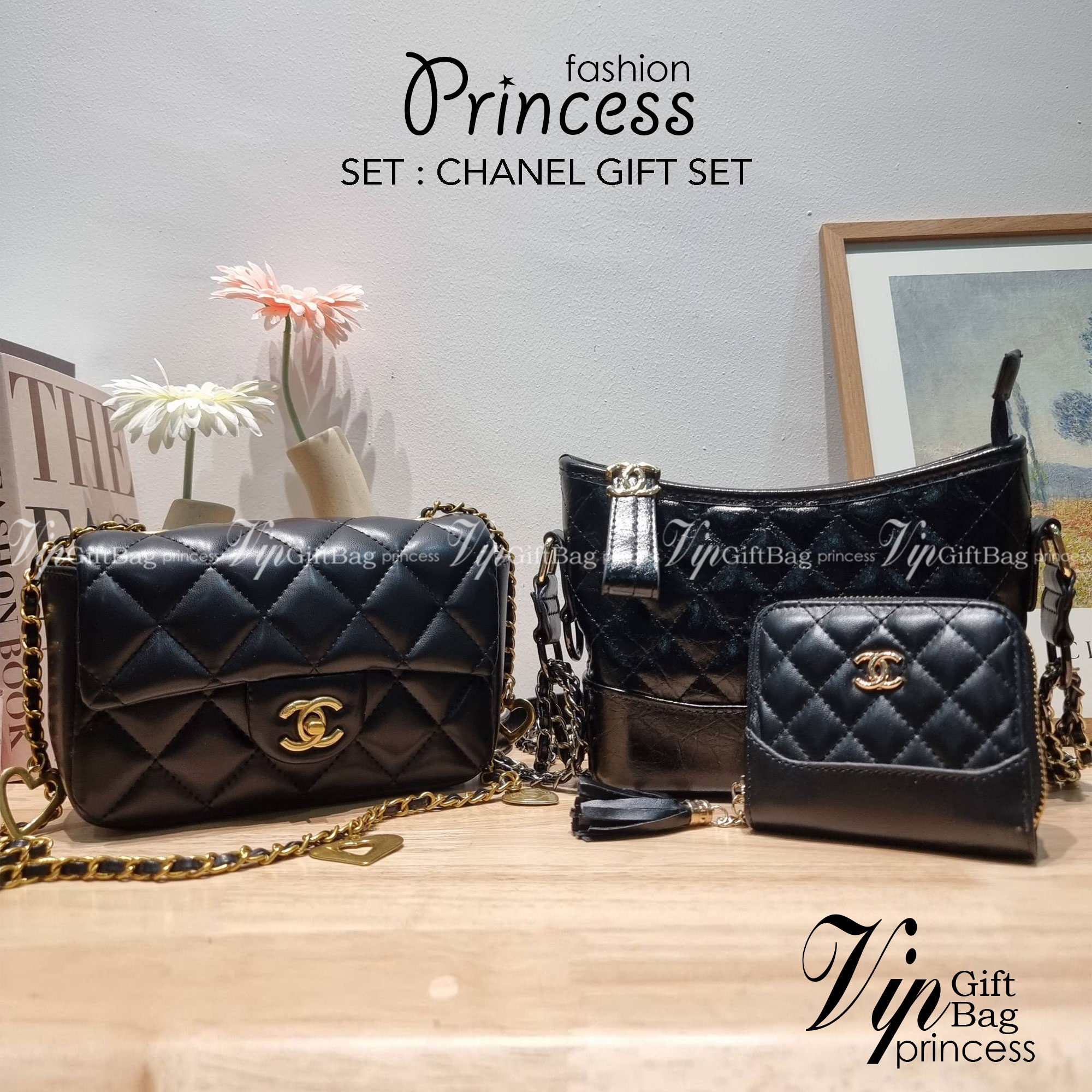 CHANEL GIFT SET สุดหรูชวนให้สะสมส่งท้ายปี กับไอเท็มลิมิเต็ดและ best seller พร้อมเสิร์ฟครบชุด สุดคุ้ม มาพร้อมกระเป๋าสะพายถึง 2 ใบ เด็ดทั้งคู่ๆ วัสดุหนังวัว และยังไม่พอ มีกระเป๋าสตางค์แถมให้ไปอีก 1ใบ สวยครบจบในเซ็ทเดียว!!