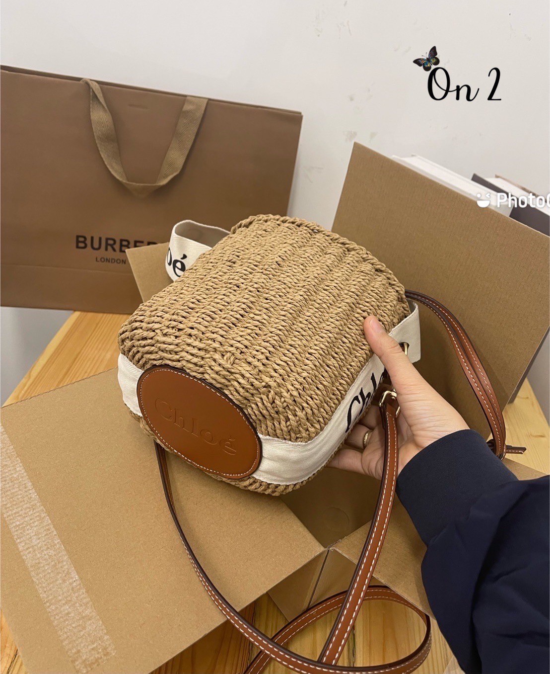 CHLOE small woody basket กระเป๋าสะพายสานทรงตะกร้า ยอดฮิตติดลมของแบรนด์ ด้วยวัสดุสังเคราห์จากธรรมชาติ สานทอเต็มใบออกมาเป็นลวดลายสวยงาม
