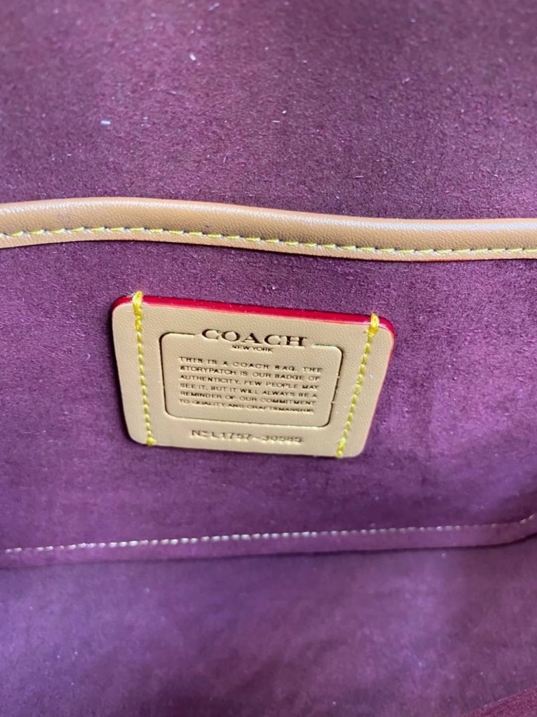 COACH 30585 PARKER IN SIGNATURE CANVAS With Tea Rose สินค้าใหม่ทรงน่ารัก ใช้แล้วดูแพงมากกก มีช่องใส่ขนาดกว้าง ใส่ของได้จำนวนมาก สามารถสะพายข้างแบบโซ่คู่ แบบคุณนาย หรือสะพายเป็น crossbody โดดเด่นด้วยลายsignature coach ใครยังไม่มีห้ามพลาดดดเลยนะ ของสวยจริง
