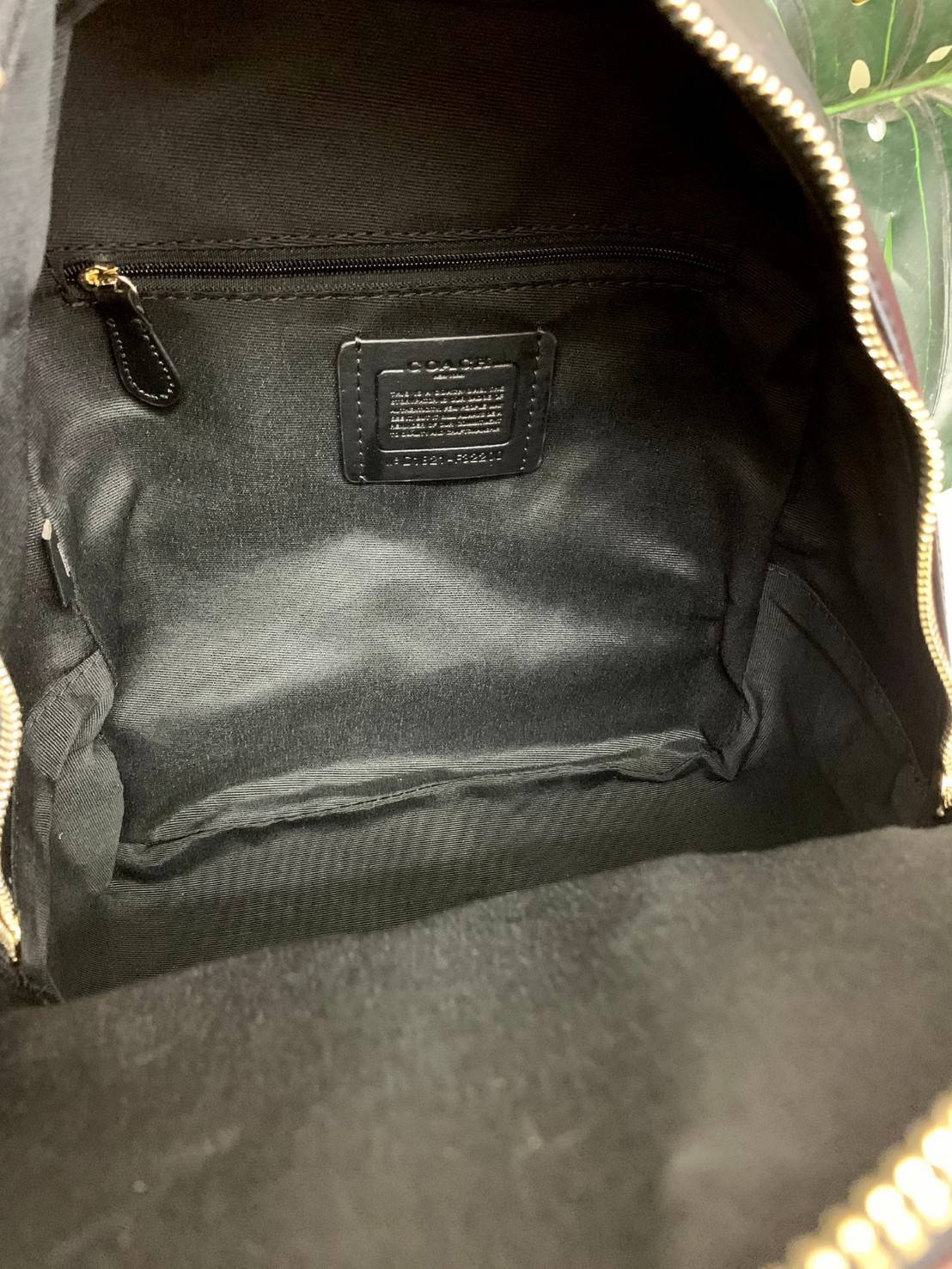 OUTLET 】COACH MEDIUM CHARLIE BACKPACK IN SIGNATURE ((32200)) พร้อมส่งที่ไทยอีกครั้งค่ะ! กระเป๋าสะพายหลังขนาดกลาง หนังแท้+ไนล่อน ด้านหน้ามีช่องซิปให้หนึ่งช่อง;เปิดปิดช่องหลักแบบซิปคู่ ภายในกว้างใส่สัมภาระได้จุนะคะ พร้อมช่องซิปให้อีกช่องค่ะ;สายสะพายสามารถเล