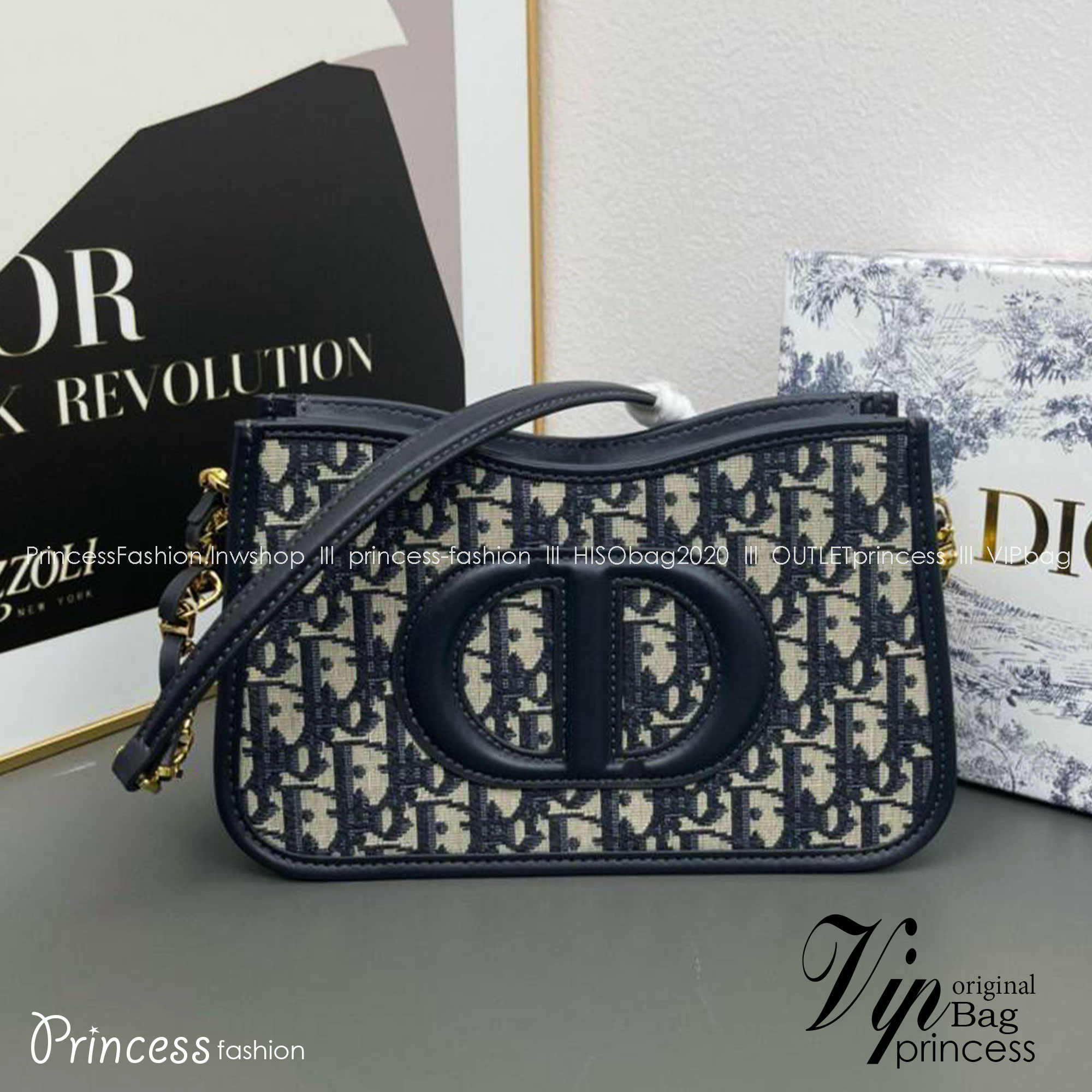 CD SIGNATURE HOBO MINI BAG Blue Oblique Jacquard / Dior Bag พร้อมส่ง กระเป๋าสะพายทรงโฮโบ รุ่นใหม่ล่าสุด Winter 2023 สวยหรูหราเป็นเอกลักษณ์แบรนด์