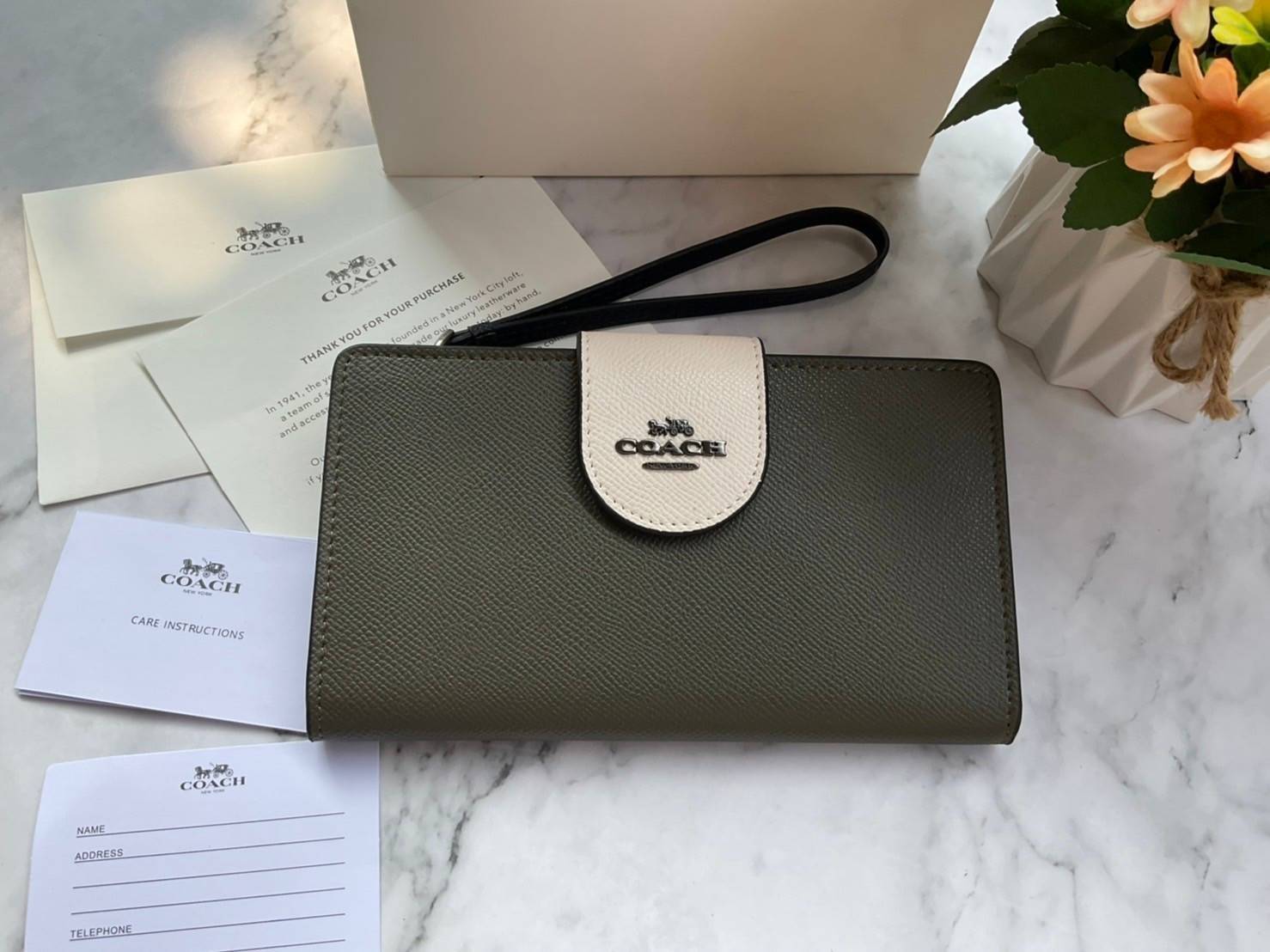 COACH TECH WALLET (COACH C2869) New Coach กระเป๋าสตางค์ใบยาวรุ่นใหม่ ใส่โทรศัพท์ได้ด้วยน๊า!! คอลเลคชั่นสวยหรู