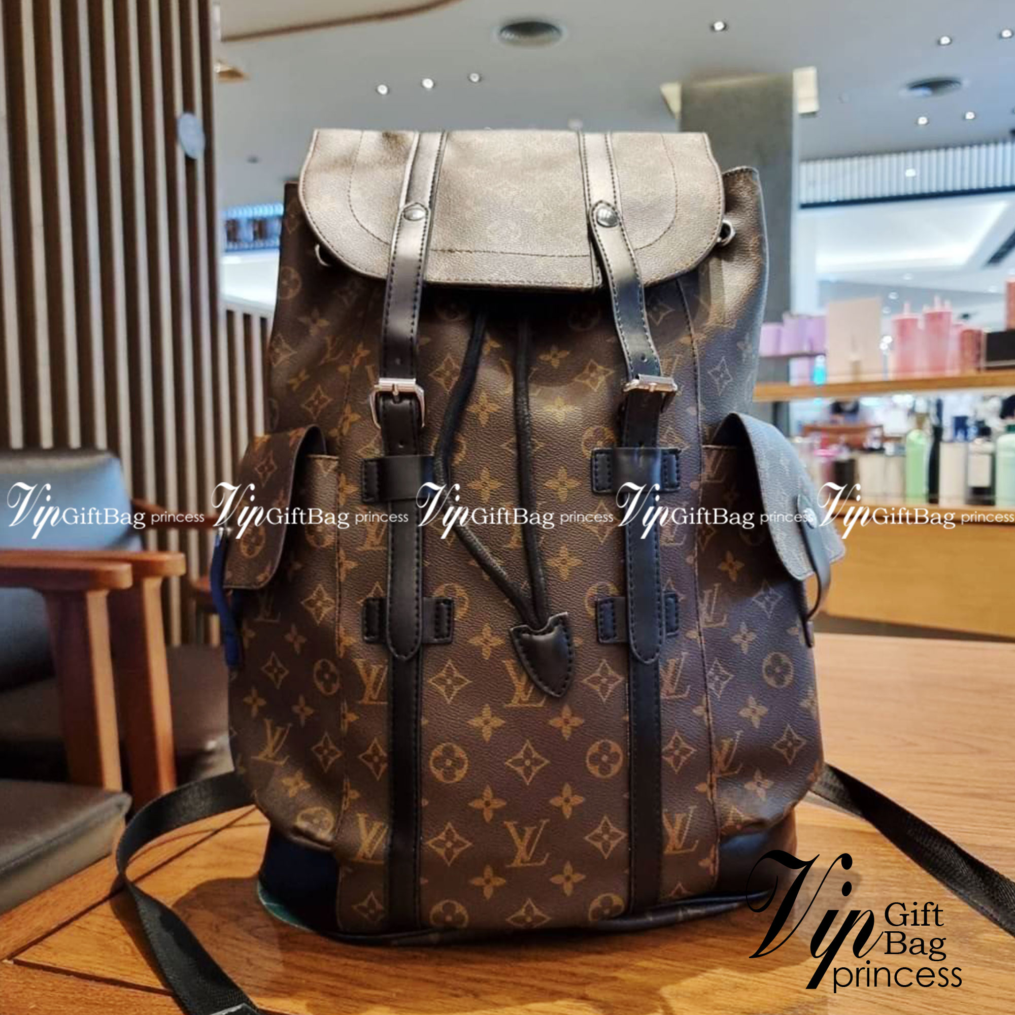 LV Christopher PM Monogram Eclipse Reverse เป้สะพายหลังใบใหญ่ LV MONOGRAM BACKPACK ที่หนุ่มๆตามหากันมากที่สุด LONG WEEKEND กระเป๋าใบใหญ่ต้องมี!! รุ่นสุดฮอต!! ด้วยรูปทรงที่คลาสสิค สไตล์เอกลักษณ์ วัสดุหนังแคนวาส ทนทาน