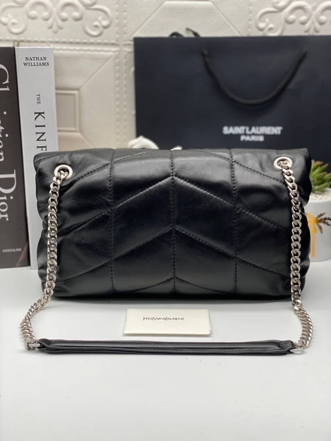 28cm YSL PUFFER SMALL CHAIN BAG IN QUILTED / Yves Saint laurent puffer small chain bag in quilted กระเป๋าสะพายรุ่นยอดนิยม ทรงสวย ใช้ได้บ่อยไม่มีเบื่อ วัสดุหนังสัมผัสนิ่มมือ ดีไซน์เรียบหรู