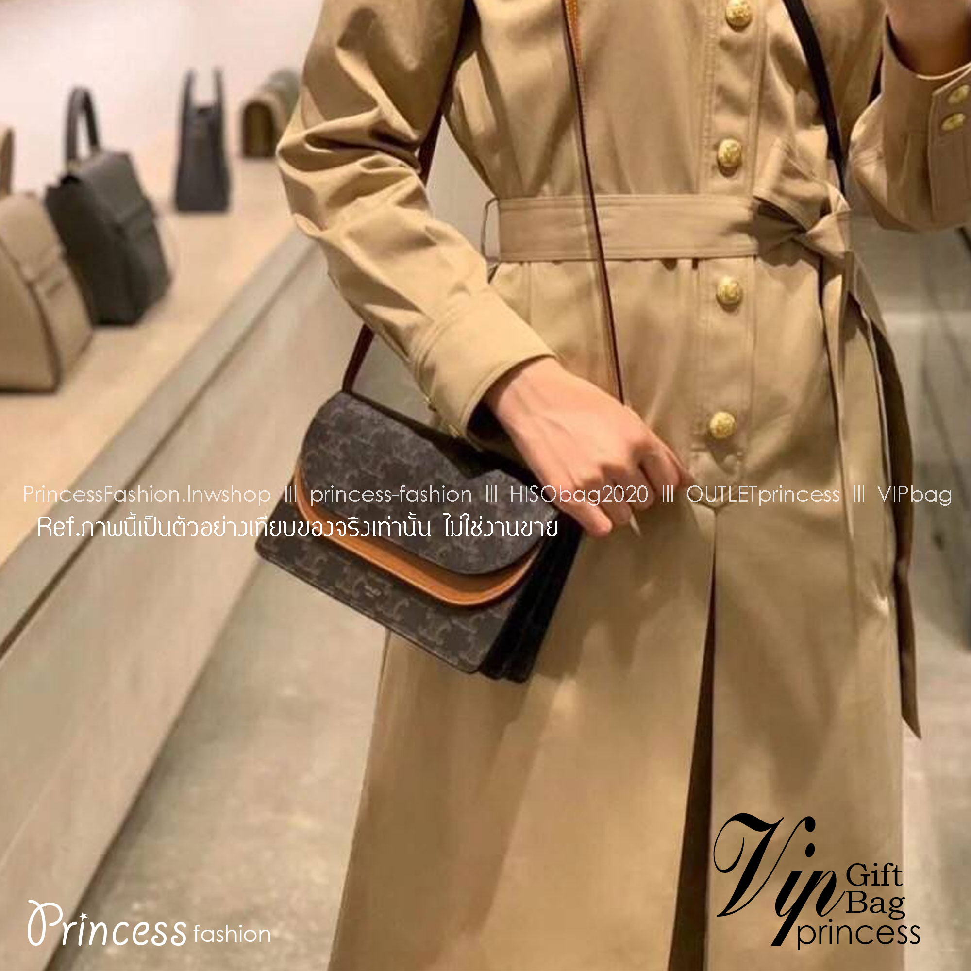 CELINE WALLET ON STRAP IN TRIOMPHE CANVAS AND LEATHER อีกหนึ่งรุ่นยอดนิยม กระเป๋าสะพายกึ่งคลัทช์ ในรูปแบบกระเป๋าสตางค์ ให้พกพาได้ง่าย ใส่ของสำคัญ มือถือ หรือบัตรต่างๆได้