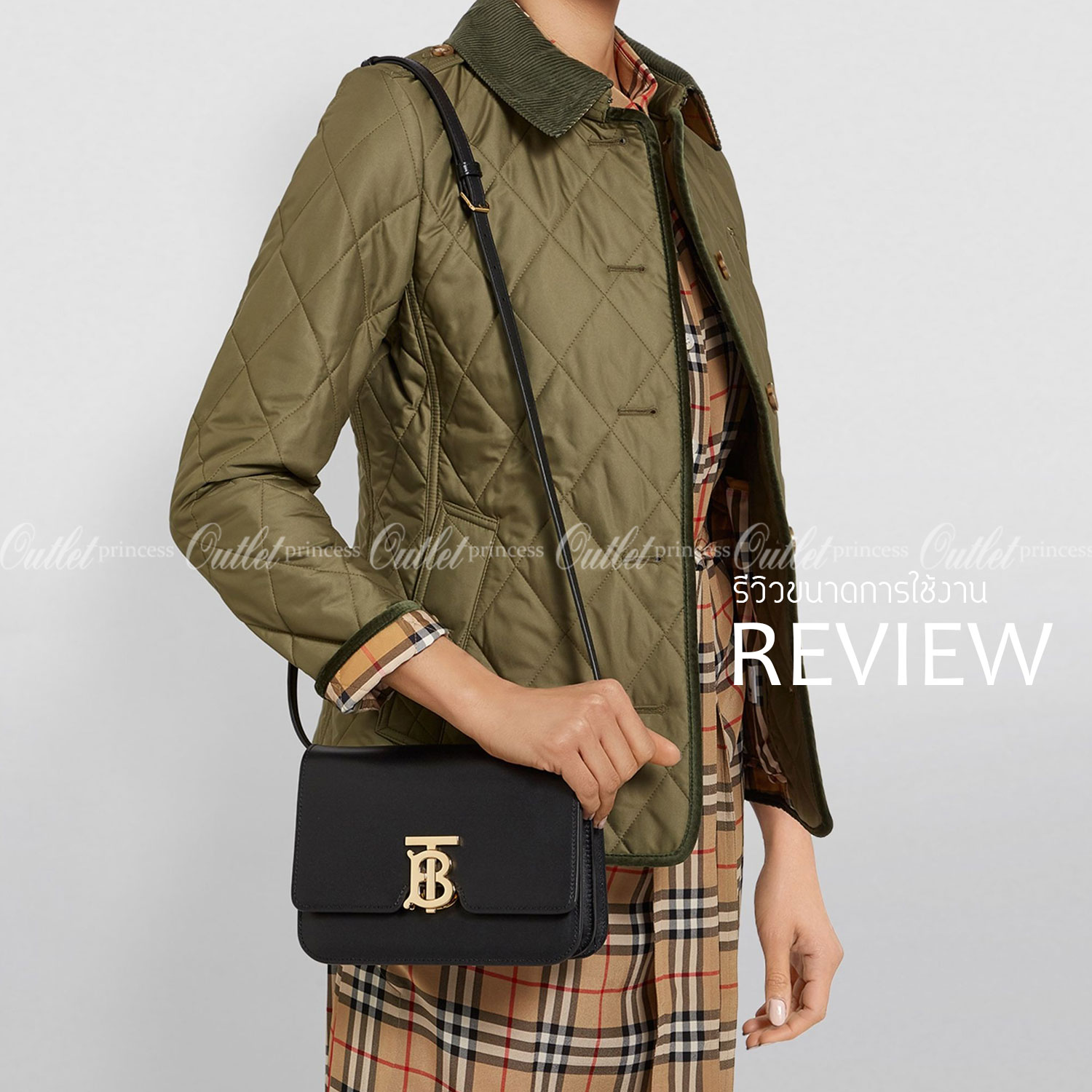 BURBERRY FRAGRANCES CROSSBODY BAG VIP GIFT WITH PURCHASE (GWP) กระเป๋าสะพายพรีเมี่ยมกิ๊ฟ Limited Edition จากน้ำหอม BURBERRY DUTY FREE วัสดุ Calfskin หนังเรียบสวยอยู่ทรงดีไซน์ยอดนิยมประดับโลโก้แบรนด์ทองด้านหน้า เปิดปิดด้วยฝาปิดสัญลักษณ์ตัวB ภายในมีช่องแบ่ง