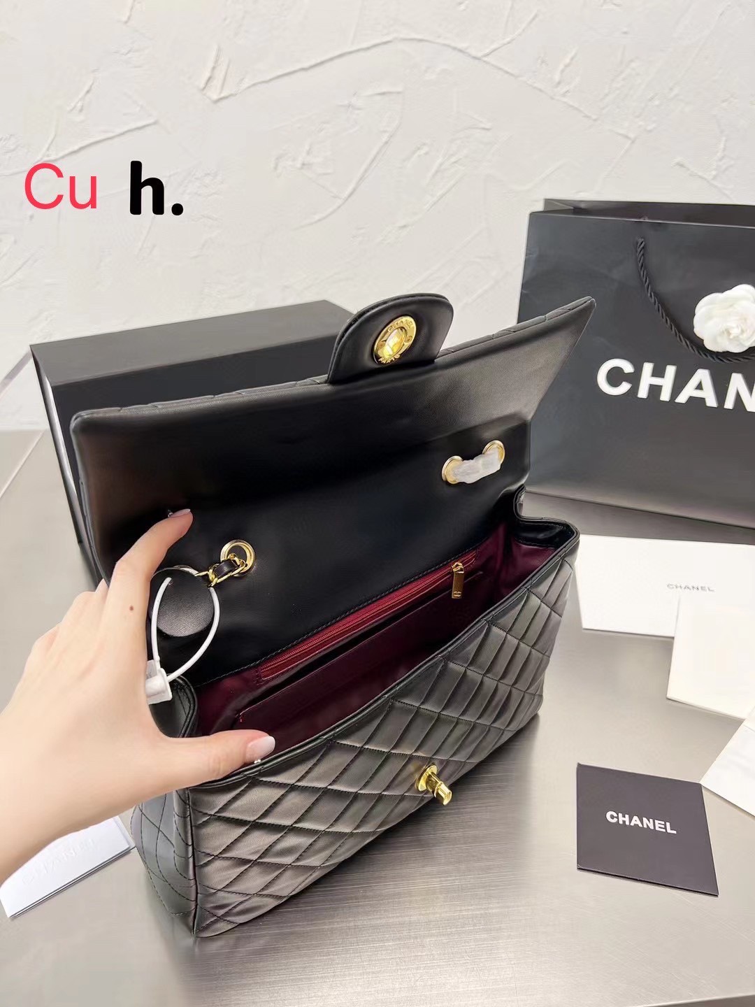 Chanel classic flap bag with chain / CHANEL BAG พร้อมส่ง กระเป๋าสะพายสุดหรู สวยดูแพง รูปทรงคลาสสิค สายสะพายโซ่ในตัว **รอบนี้จัดราคาพิเศษสุดคุ้ม งานสวยเกินราคาค่ะ