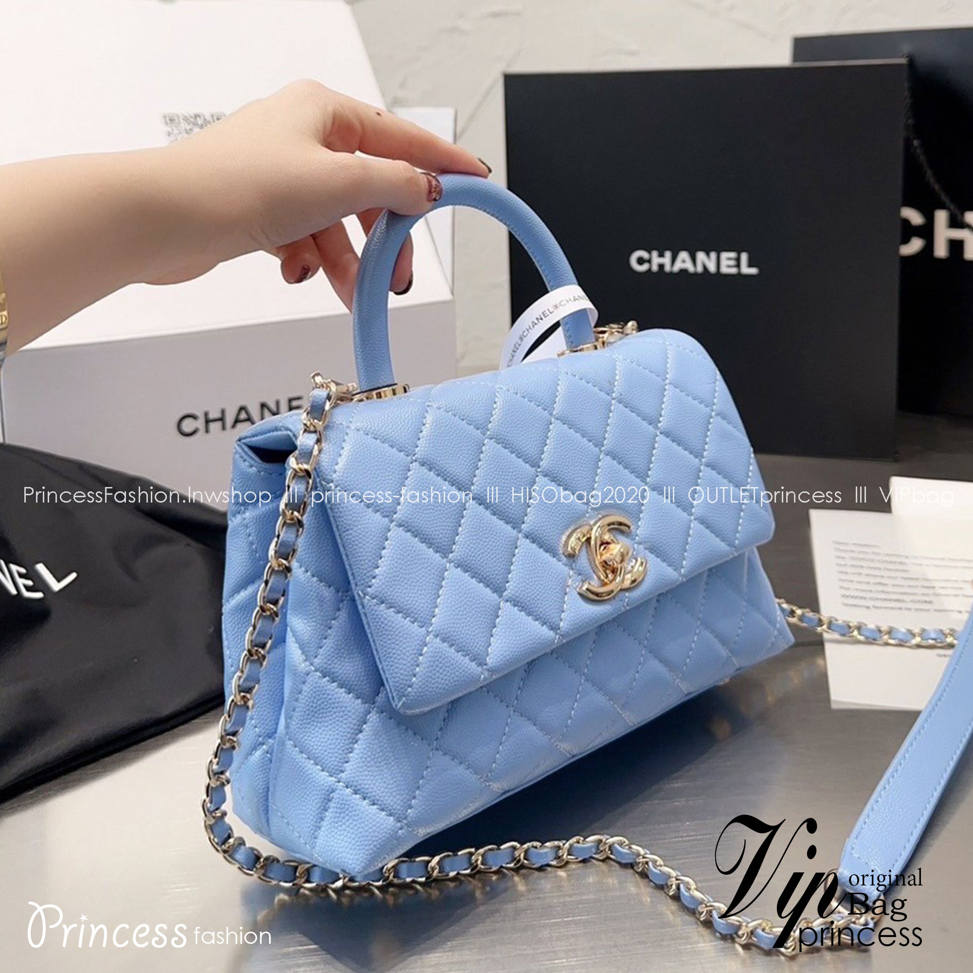 Chanel Coco Top Handle Bag 9" / Chanel Bag พร้อมส่ง กระเป๋าสะพายสุดคลาสสิค สวยหรูพร้อมมือจับในตัว งานหนังเรียบ อะไหล่ทองสวยมาก มาพร้อมกล่อง อปก ครบเซ็ท รอบนี้จัดราคาพิเศษสุดคุ้มค่ะ ใช้งานต่างประเทศได้ ภาพถ่ายจากงานขายจริง