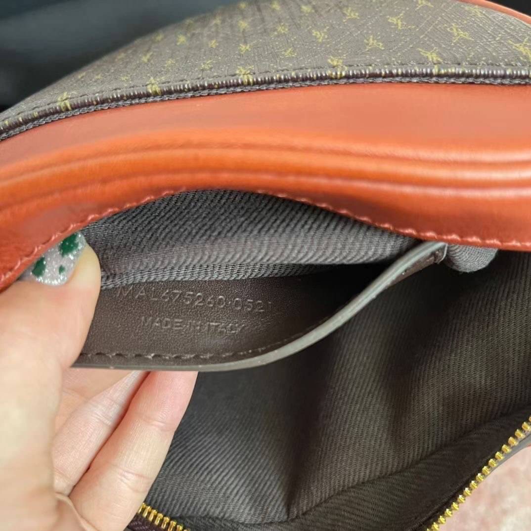 YVES SAINT LAURENT BAG กระเป๋าสะพายสไตล์วินเทจ งานหนังแท้สวย โทนสีผู้ดีมากค่ะ ภายในโล่งจะสะพายไหล่ CROSSBODY ก็ดูดี สินค้ามาพร้อมถุงผ้าและกล่องแบรนด์พร้อมส่งที่ไทยราคาสุดคุ้ม สาวก YSL ห้ามพลาด!