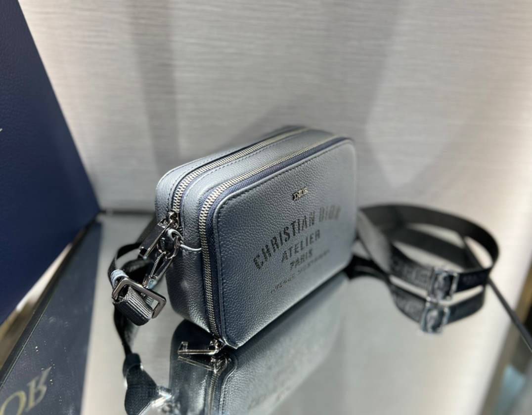 DIOR Grained Calfskin Double Zip Crossbody Pouch / DIOR WITH ATELIER SIGNATURE DARK GRAY GRAINED CALFSKIN POUCH WITH SHOULDER STRAP BAG เกรดเทพออริจินอล หนังแท้ ภาพถ่ายจากสินค้าจริง ใช้งานต่างประเทศได้
