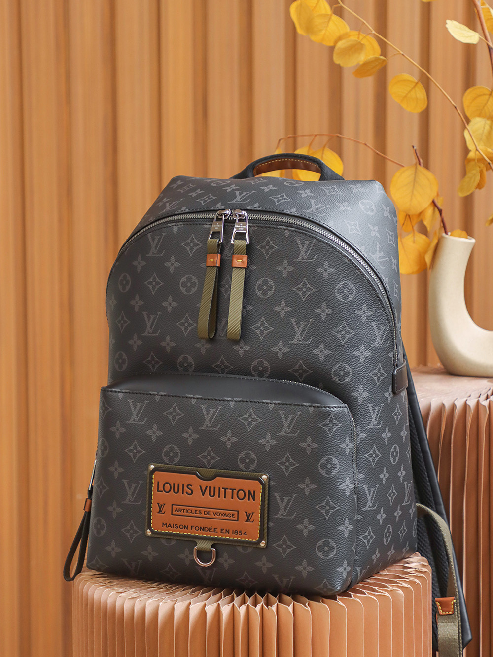 LV Discovery Backpack / LV Backpack in Black กระเป๋าเป้ งานปั้มแบรนด์ ใช้ได้ทั้งชายหญิง ภาพถ่ายจากงานขายจริง ใช้งานต่างประเทศได้