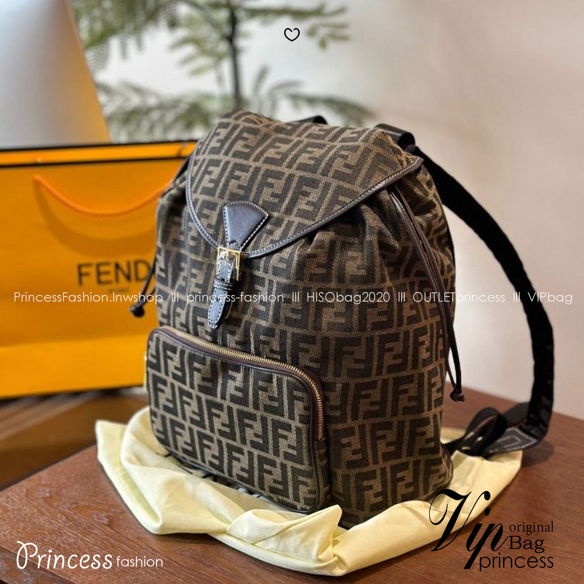 FENDI Zucca Monogram Backpack กระเป๋าเป้ FF ใบใหญ่จุของได้เยอะ นานๆจะมีมาในรูปแบบเป้ให้ครอบครองกันค่า! วันไหนๆ ในไทยหรือ ตปท.ใบเดียวจบ!! สินค้าแนะนำนาทีทองนี้ สามารถใข้ได้ทุกๆวัน ไม่ว่าจะในไทยหรือไป ตปท. ใบนี้เอาอยู่เลยค่า!!