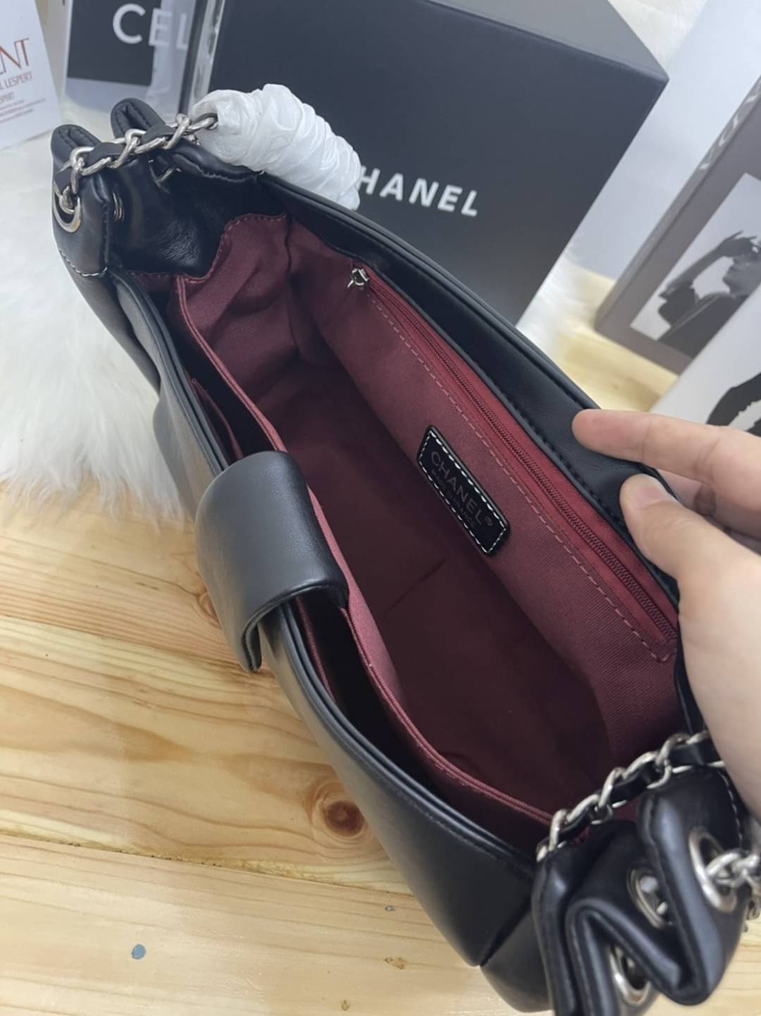 Chanel Leather Shoulder Stitch Bag / Chanel Wild Stitch Handbag กระเป๋าสะพายข้าง งานหนังเต็มใบ อะไหล่เงิน พร้อมส่งที่ไทย ภาพถ่ายจากงานขายจริง ใช้งานต่างประเทศได้