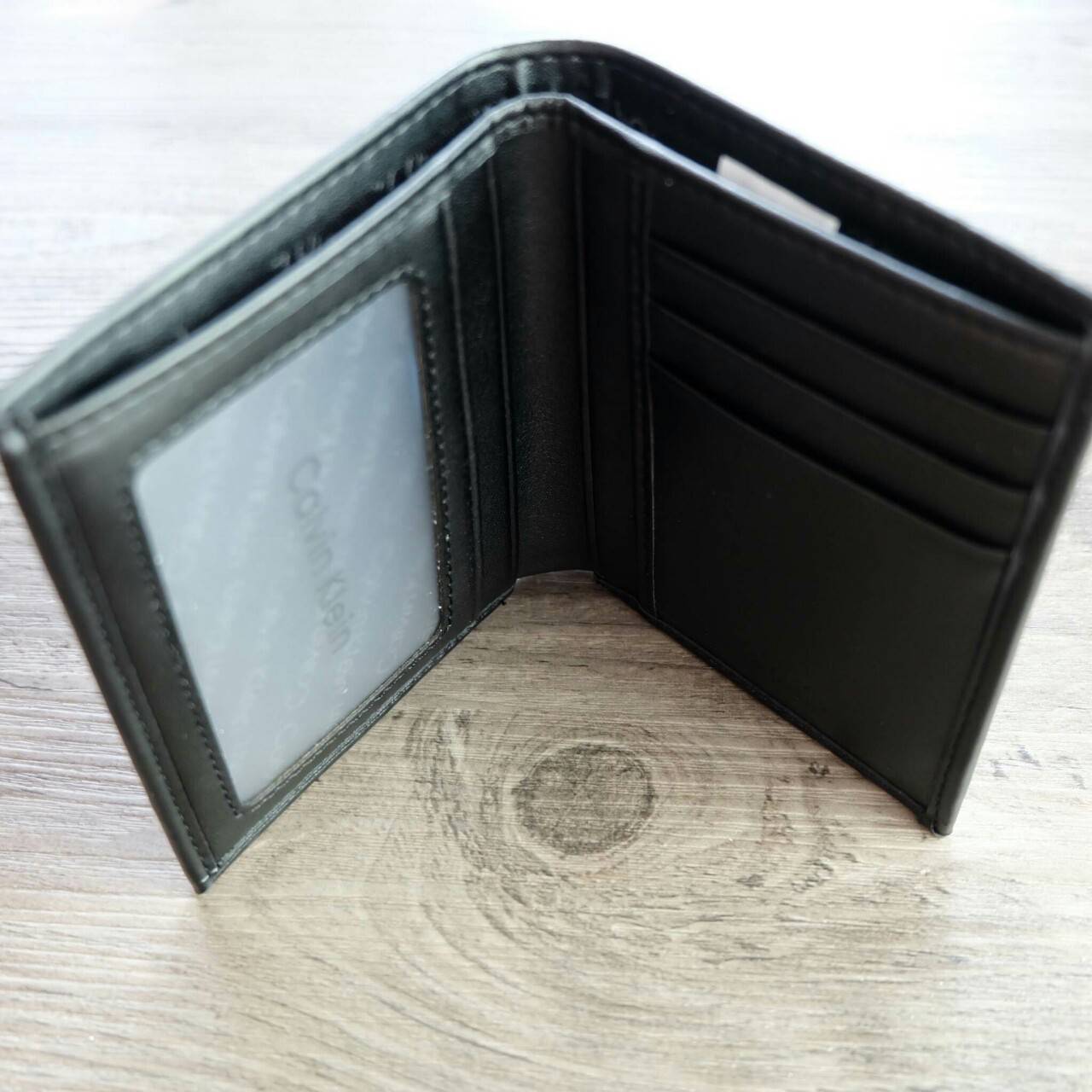 Calvin Klein Leather Bookfold with Key Fob Set (Vertical) กระเป๋าสตางค์ใบสั้น Set แนวตั้ง สุดคุ้ม มอบให้เป็นของขวัญหรือใช้เองก็แนะนำค่ะ