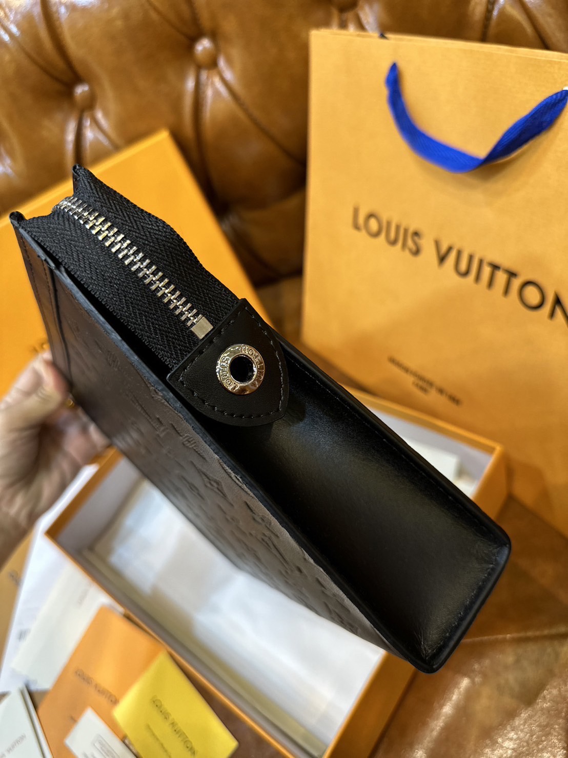 พร้อมส่ง LV Pochette Voyage MM / LV Clutch กระเป๋าถือทรงคลัช ทรงพอช เกรดออริ สลับแท้ 1:1 ใช้ต่างประเทศได้ ใช้ได้ทั้งชายหญิง