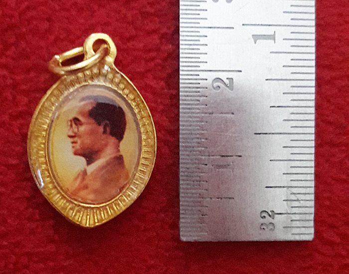 สินค้าหมดค่ะ ล็อกเก็ต2หน้าในหลวง พิมพ์เล็กเลี่ยมทองไมครอน แบบ4ค่ะ