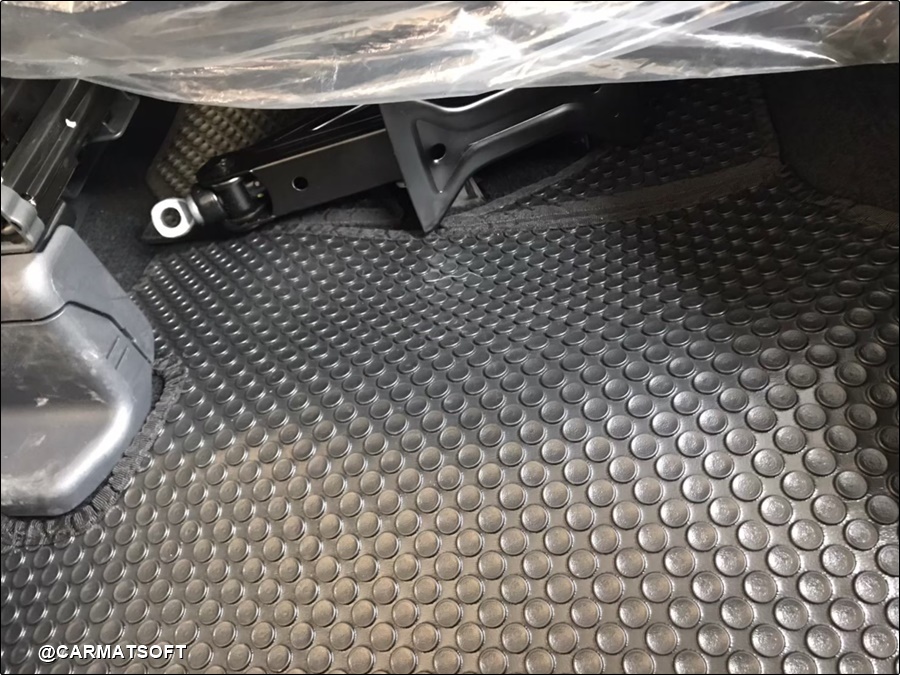 พรมปูพื้นรถยนต์ TOYOTA AVANZA 2019 ยางปูพื้นรถยนต์ ลายกระดุมเม็ดเล็ก สีดำ เข้ารูป เต็มคัน