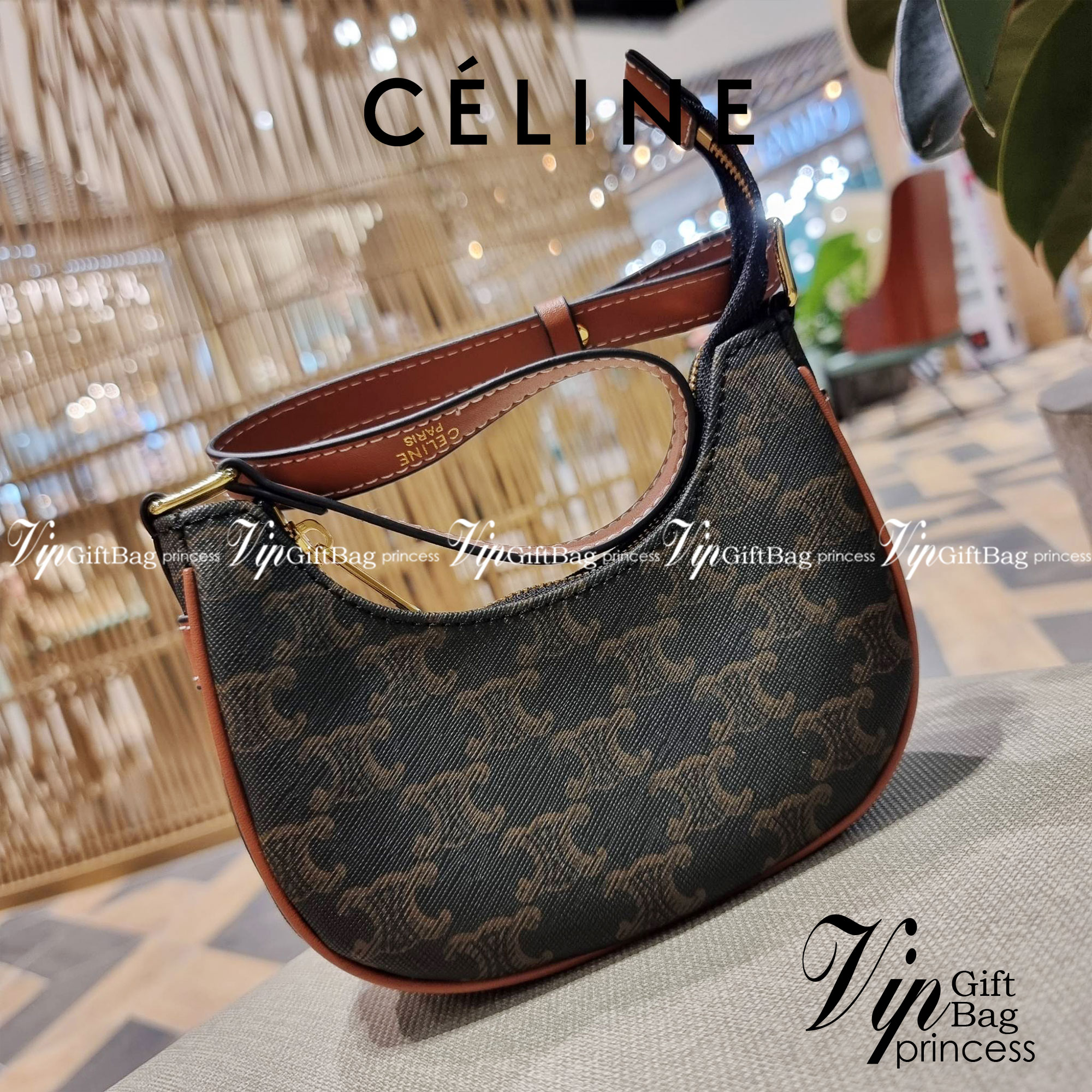CELINE MINI AVA IN TRIOMPHE CANVAS AND CALFSKIN สวยเกินต้านกับน้องมินิ รุ่นสุดปัง ที่ใครเห็นก็ต้องว้าว กับกระเป๋าสะพายไหล่ ไซส์มินิ น้องน่ารักม้ากกก!! ไม่ไหว!! รูปทรงที่ไม่เหมือนใคร ใช้งานง่าย วัสดุหนังแคนวาสตัดสลับหนังแท้ สวยลงตัว รูดเปิด-ปิดด้วยซิป สายส