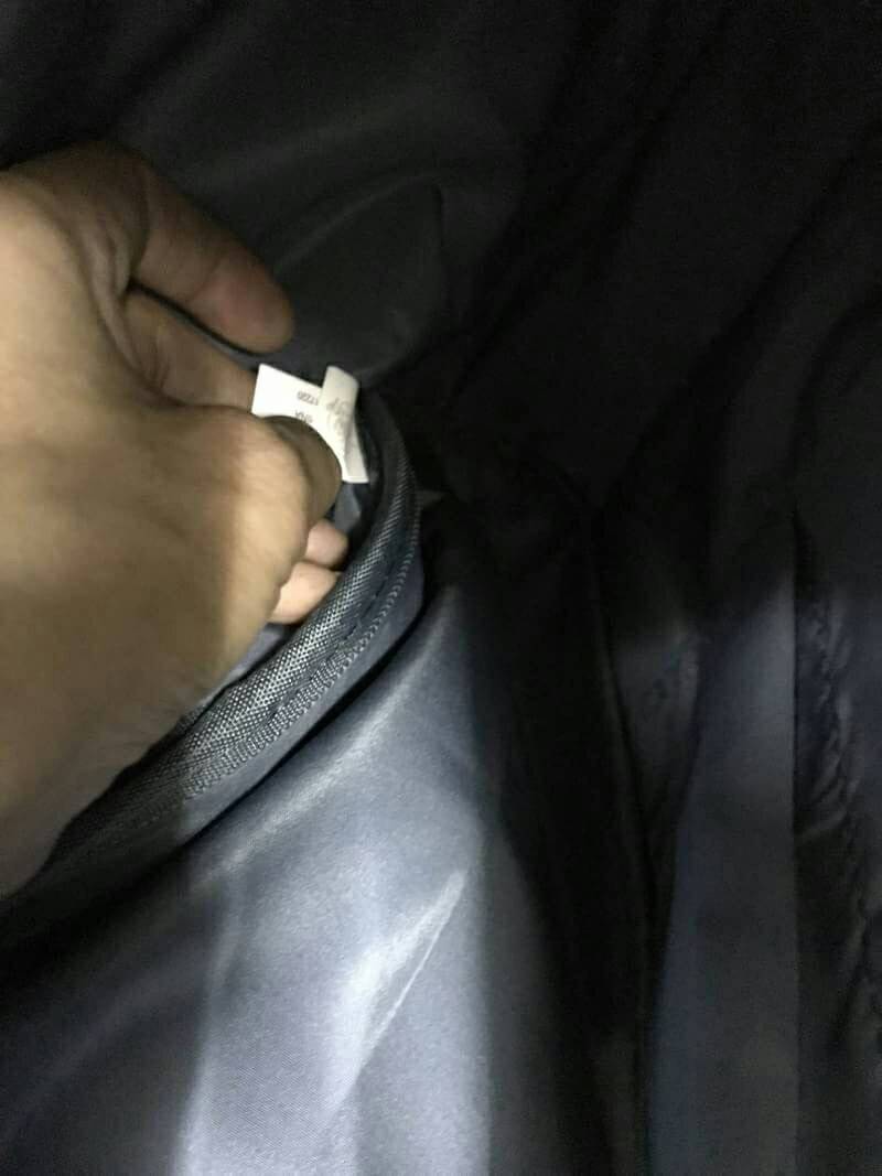 Anello x Walt Disney Mickey & Friends Limited Edition Japan Backpack เป็นการร่วมงานของ anello และวอล์ทดิสนีย์ ที่มาวาดลวดลายลงบนกระเป๋าเป็นตัวละครดิสนีย์ที่มีสีสันน่ารักสดใส วัสดุ canvas คงแบบฉบับที่ปากกระเป๋ามีโครง อีกหนึ่งคอลเลคชั่นที่ควรต้องมีไว้ครอบคร