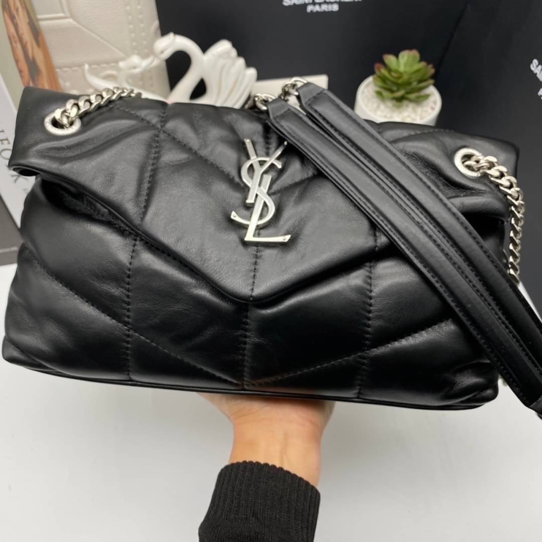 28cm YSL PUFFER SMALL CHAIN BAG IN QUILTED / Yves Saint laurent puffer small chain bag in quilted กระเป๋าสะพายรุ่นยอดนิยม ทรงสวย ใช้ได้บ่อยไม่มีเบื่อ วัสดุหนังสัมผัสนิ่มมือ ดีไซน์เรียบหรู