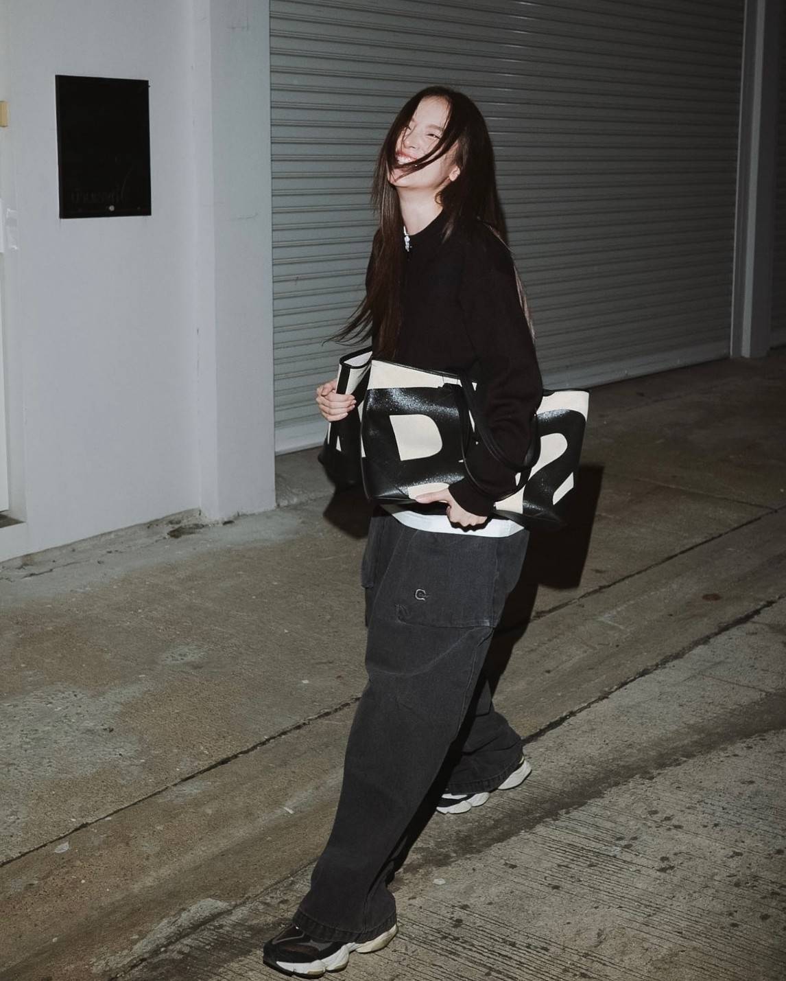 Rally movement tote bag กระเป๋าทรงโท้ท ดีไซน์คลาสสิค เรียบง่ายแต่ดูแพง มีระดับสุดๆ ไอเท็มสุดปัง ออกมาก็ sold out ไวมากๆ รุ่นใหม่และเป็นรุ่นที่ตามหา