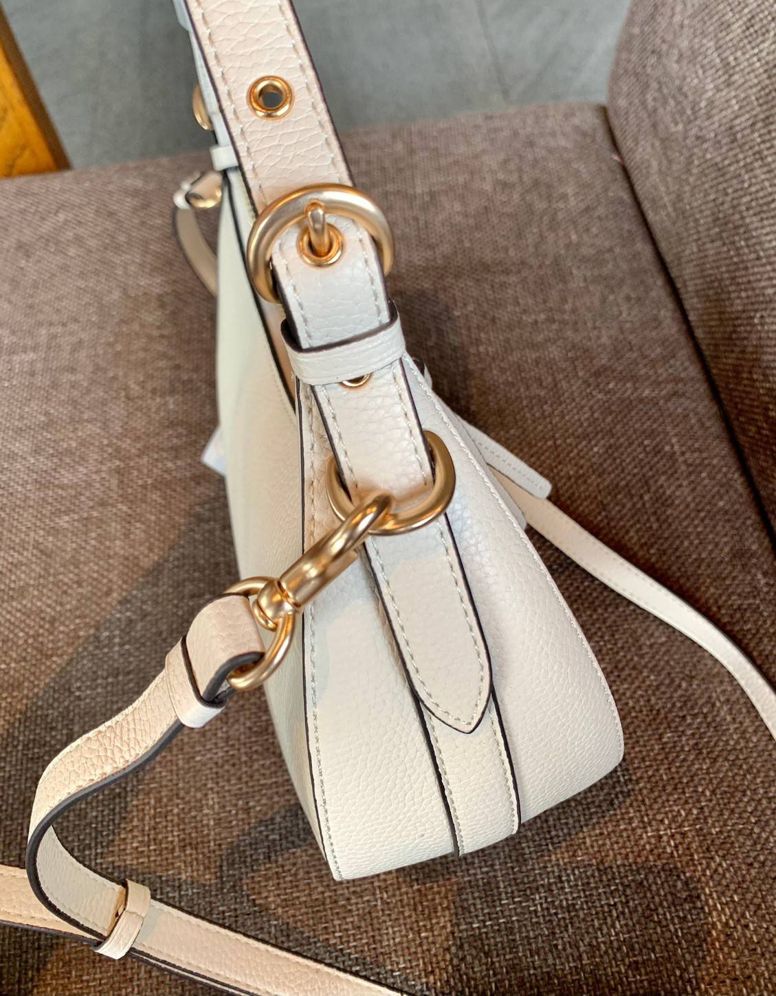 COACH KLEO HOBO BAG ((C7257//C6809//C6807)) พร้อมส่ง คุณภาพเกินเบอร์เลยจ้าา จำนวนจำกัด! กระเป๋าคล้องไหล่หรือสะพายข้างได้ Hobo รุ่นใหม่ล่าสุด ดีไซด์รูปทรงให้ดูเรียลขึ้น หนังแท้นิ่มสวย เปิดปิดกระเป๋าแบบซิปมีหนังห้อยลงมา ภายในกระเป๋าสามารถใส่กระเป๋าเงินใบยาว