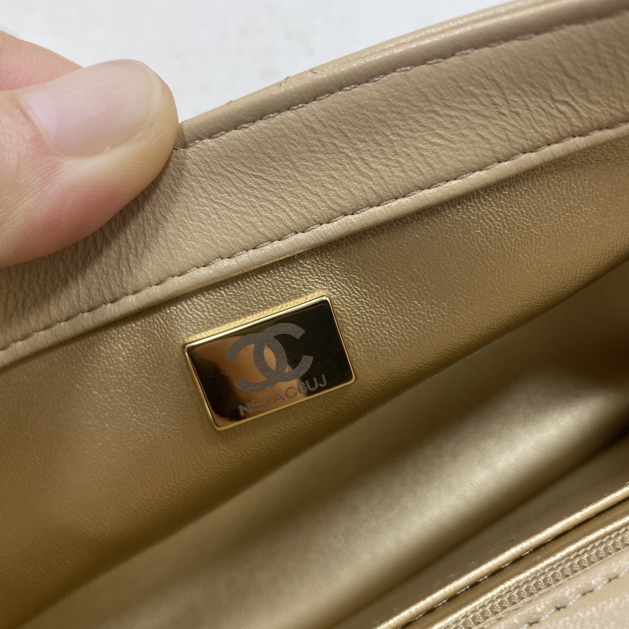 ORI หนังแท้ | Chanel Classic Flap Bag กระเป๋าสะพายรุ่นคลาสสิก สายประดับบอลโลโก้สวยหรูอะไหล่สีทองสวยงาม