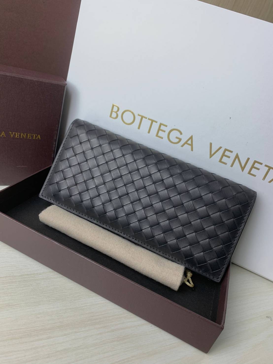 VIP 】♥️ BOTTEGA VENATA LONG WALLET กระเป๋าสตางค์ใบยาว รุ่นตามหา งานหนังแท้สวยมากนะคะ ใช้ทนทานได้นานคุ้มเลยค่ะ ภาพสินค้าถ่ายจากงานขายจริง พร้อมส่งที่ไทยราคาสุดคุ้มห้ามพลาดค่ะ!