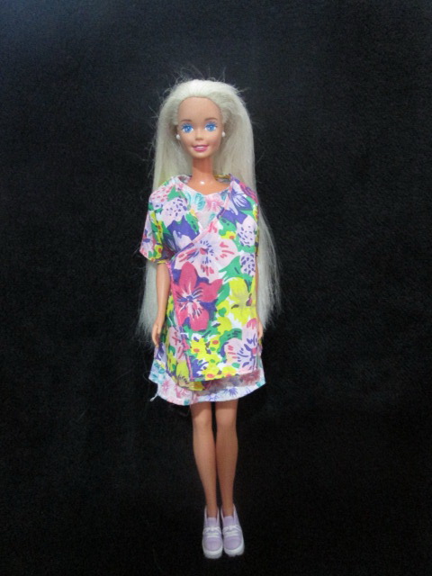 Barbie_Parisian Barbie walking in the Garden ตุ๊กตาบาร์บี้แท้มือสองสภาพดี