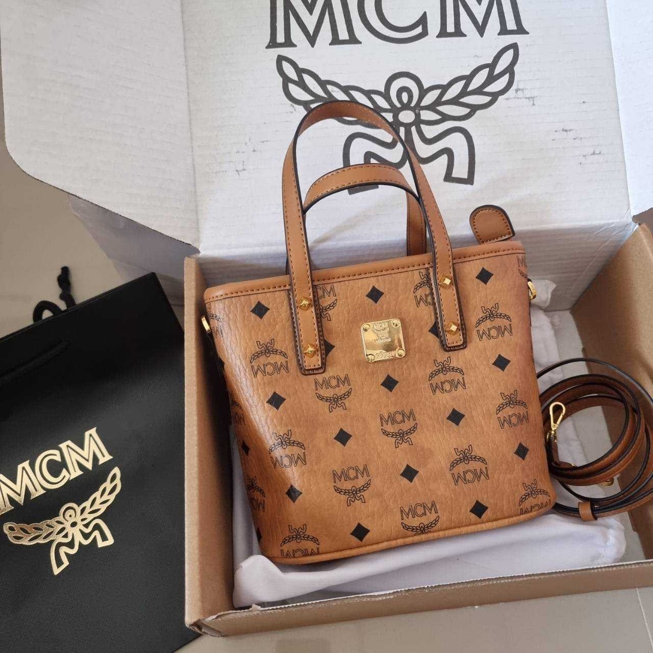 M.C.M ANYA TOP ZIP SHOPPER IN VISETOS กระเป๋าถือ/สะพายข้าง ใบเล็ก ไซส์มินิ สวยน่าใช้เกินเบอร์สุดๆ เกรดท็อปออริ 1:1 สลับแท้ ใช้งานต่างประเทศได้